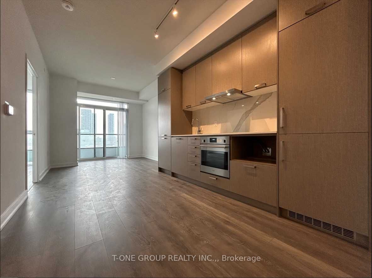38 Honeycrisp Crescent 1512, Vaughan, ON L4K 0M8 photo 3