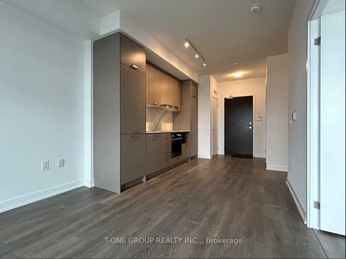 38 Honeycrisp Crescent 1512, Vaughan, ON L4K 0M8 photo 4