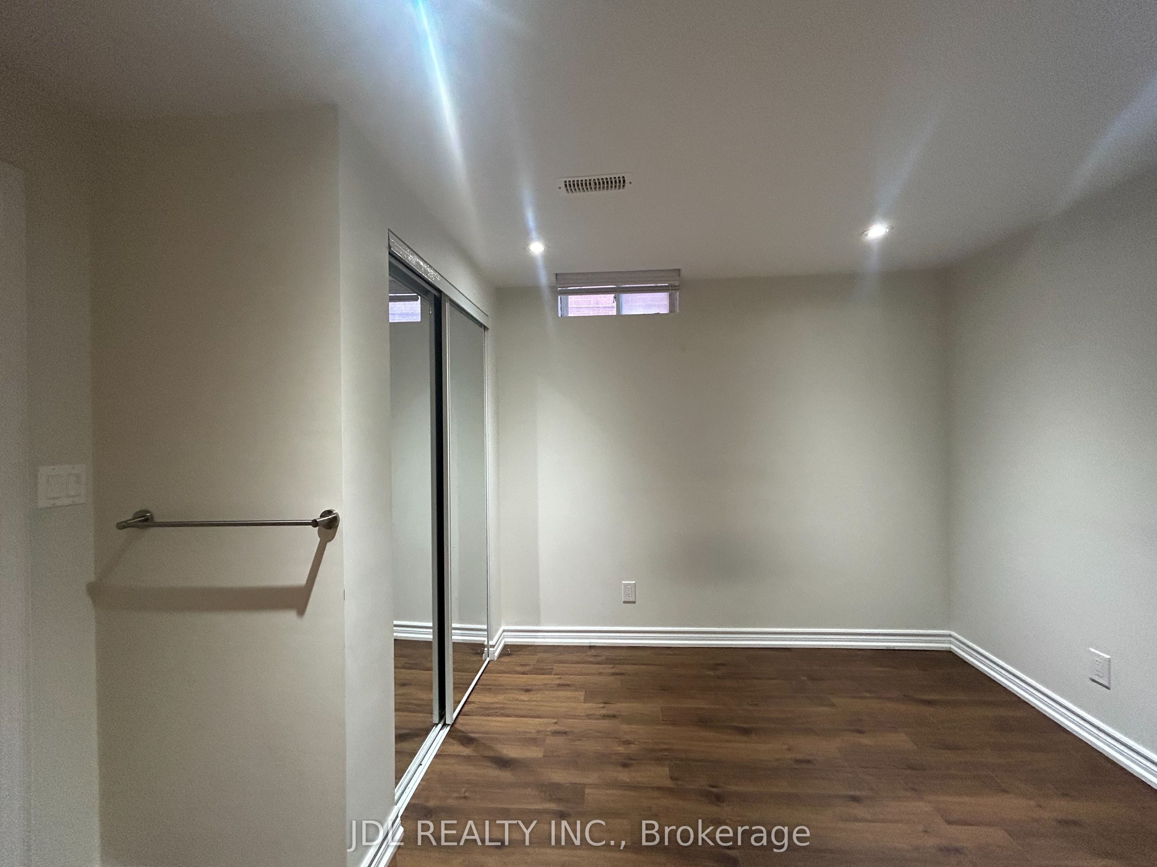 36 Bendamere Cre Crescent Entire Two-Bedroom Bsmt, Markham, ON L3P 6Y1 photo 3