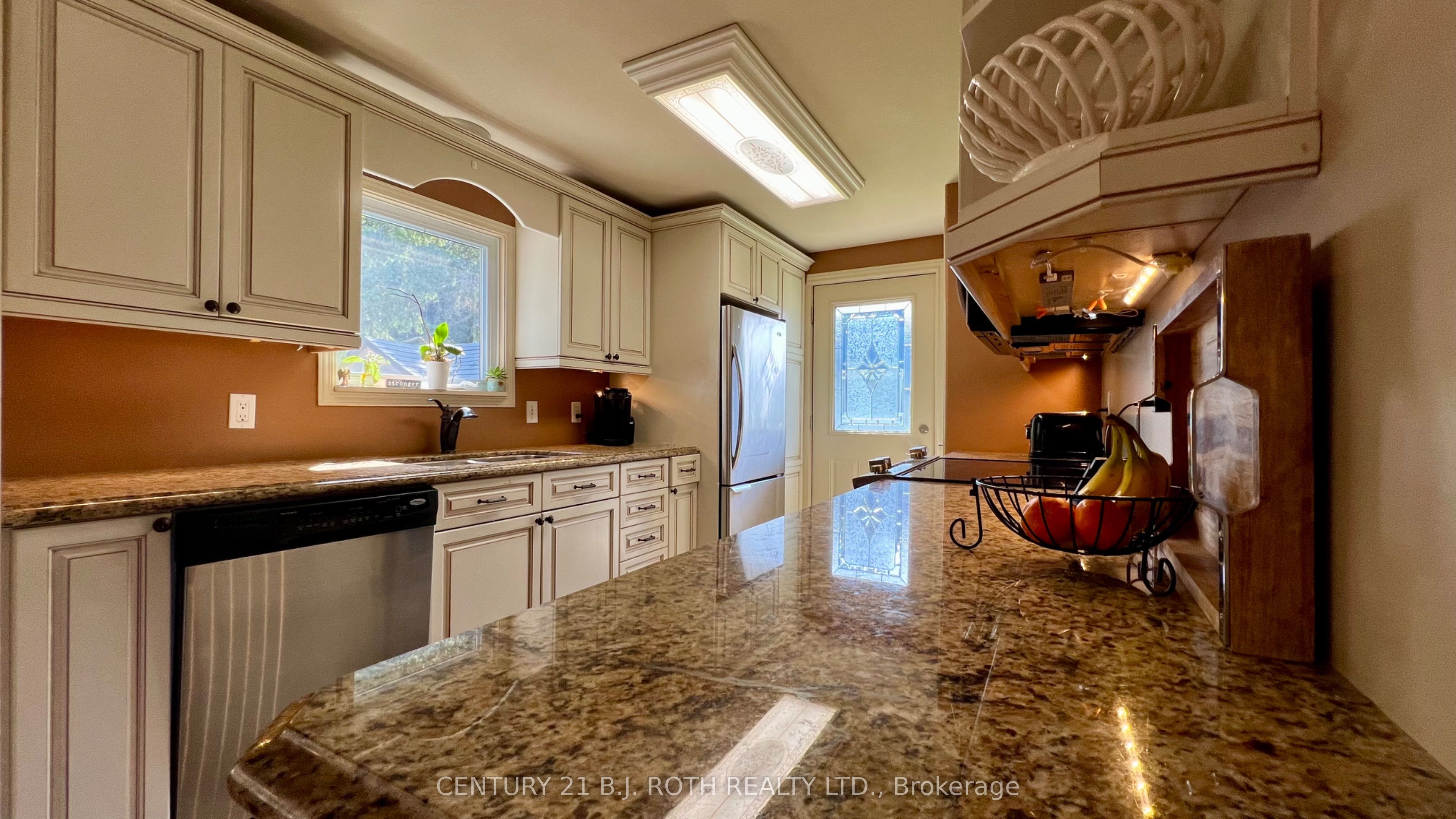 31 Corner Brook Trail, Innisfil, ON L9S 1P5 photo 5