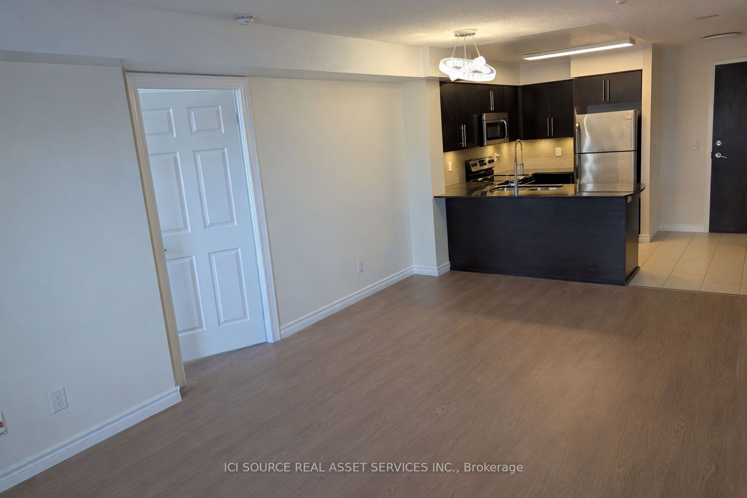 73 King William Crescent 202, Richmond Hill, ON L4B 0C2 photo 3