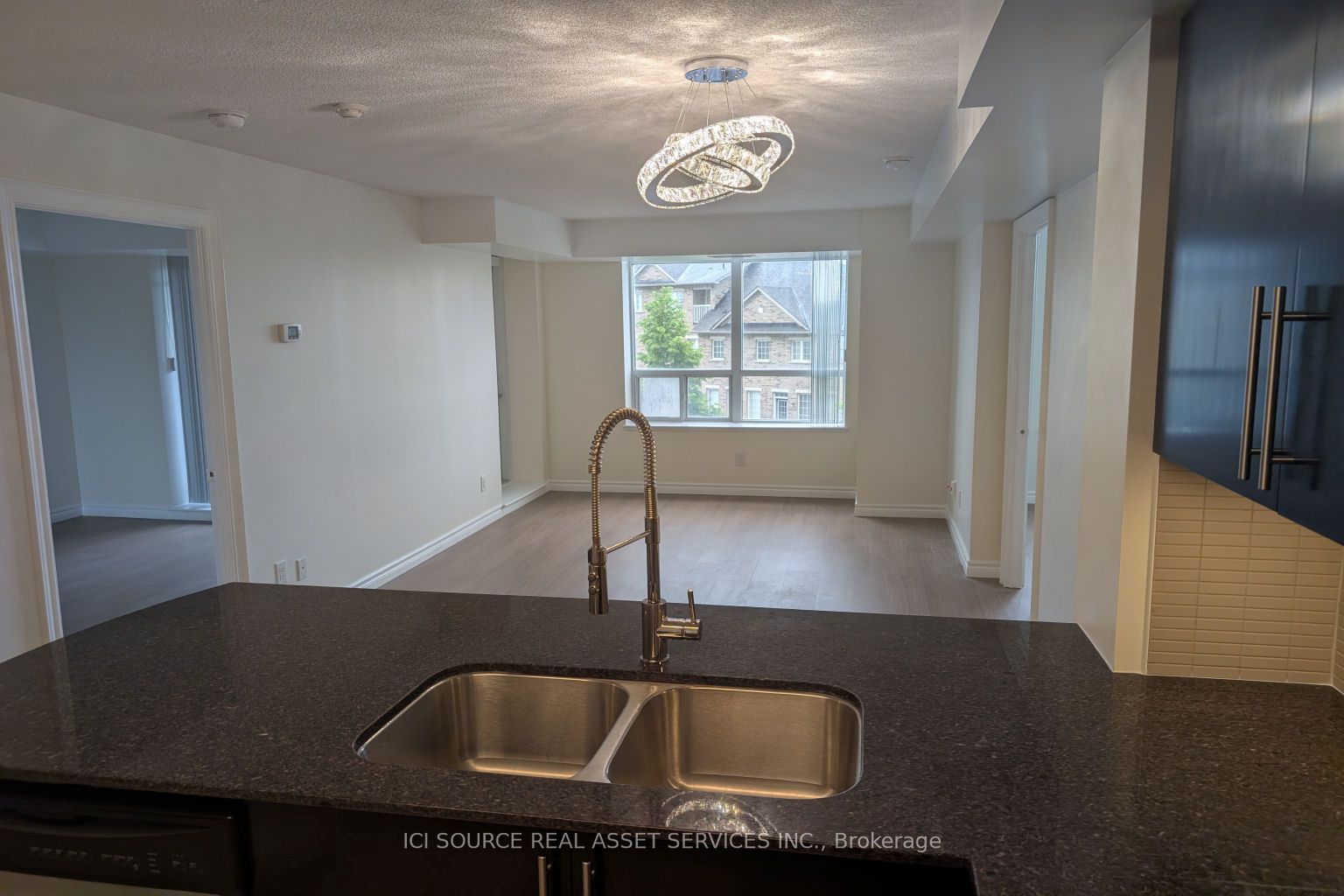 73 King William Crescent 202, Richmond Hill, ON L4B 0C2 photo 4
