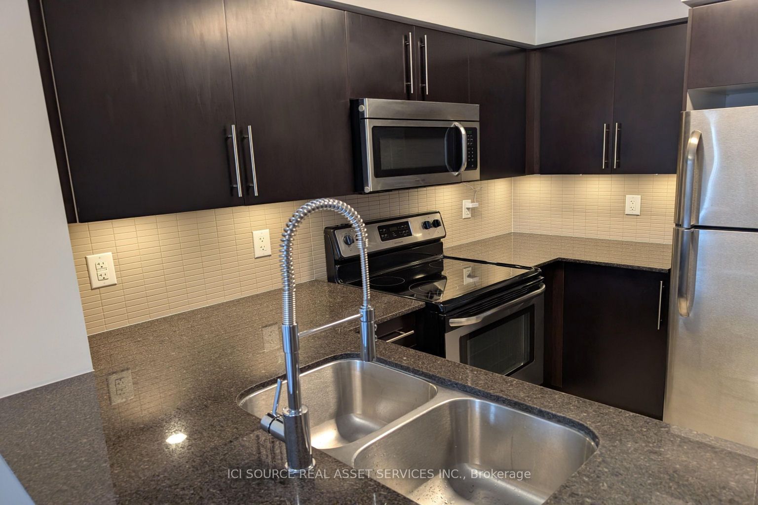 73 King William Crescent 202, Richmond Hill, ON L4B 0C2 photo 5