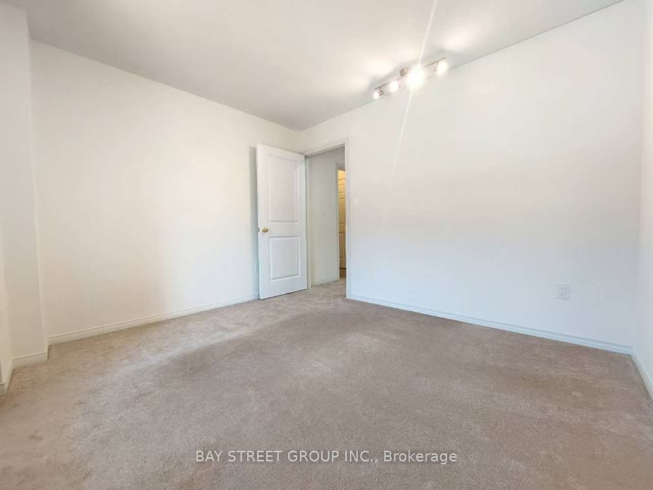 59 William F Bell Parkway, Richmond Hill, ON L4S 0K1 photo 3
