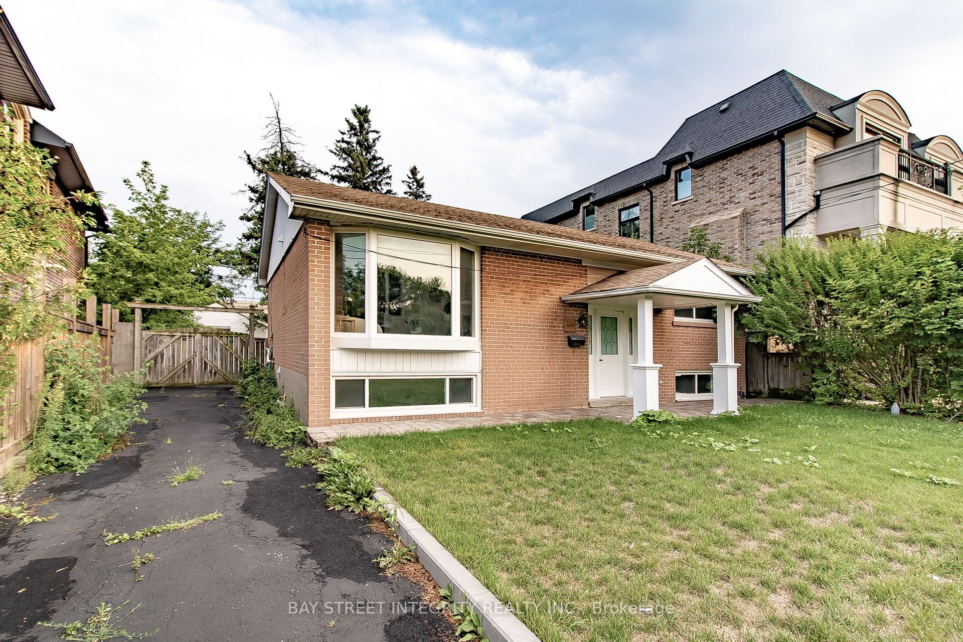 Basement 448 Fernleigh Circle S, Richmond Hill, ON L4C 1E6 photo 2