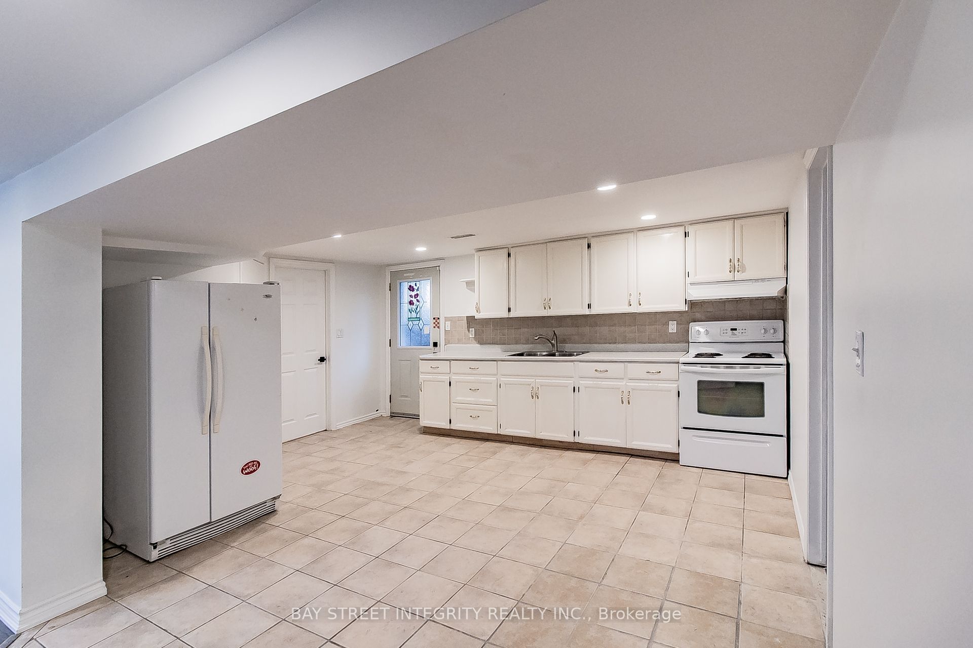 Basement 448 Fernleigh Circle S, Richmond Hill, ON L4C 1E6 photo 3