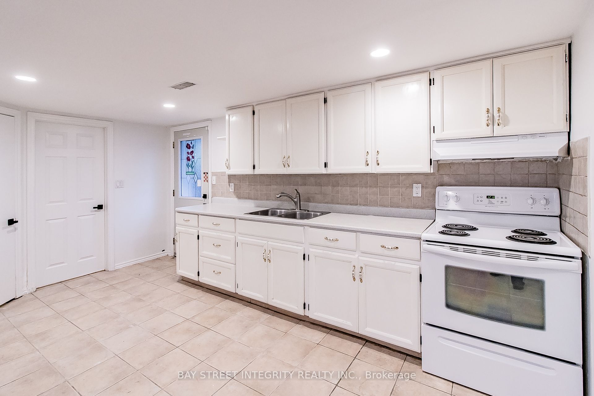 Basement 448 Fernleigh Circle S, Richmond Hill, ON L4C 1E6 photo 4