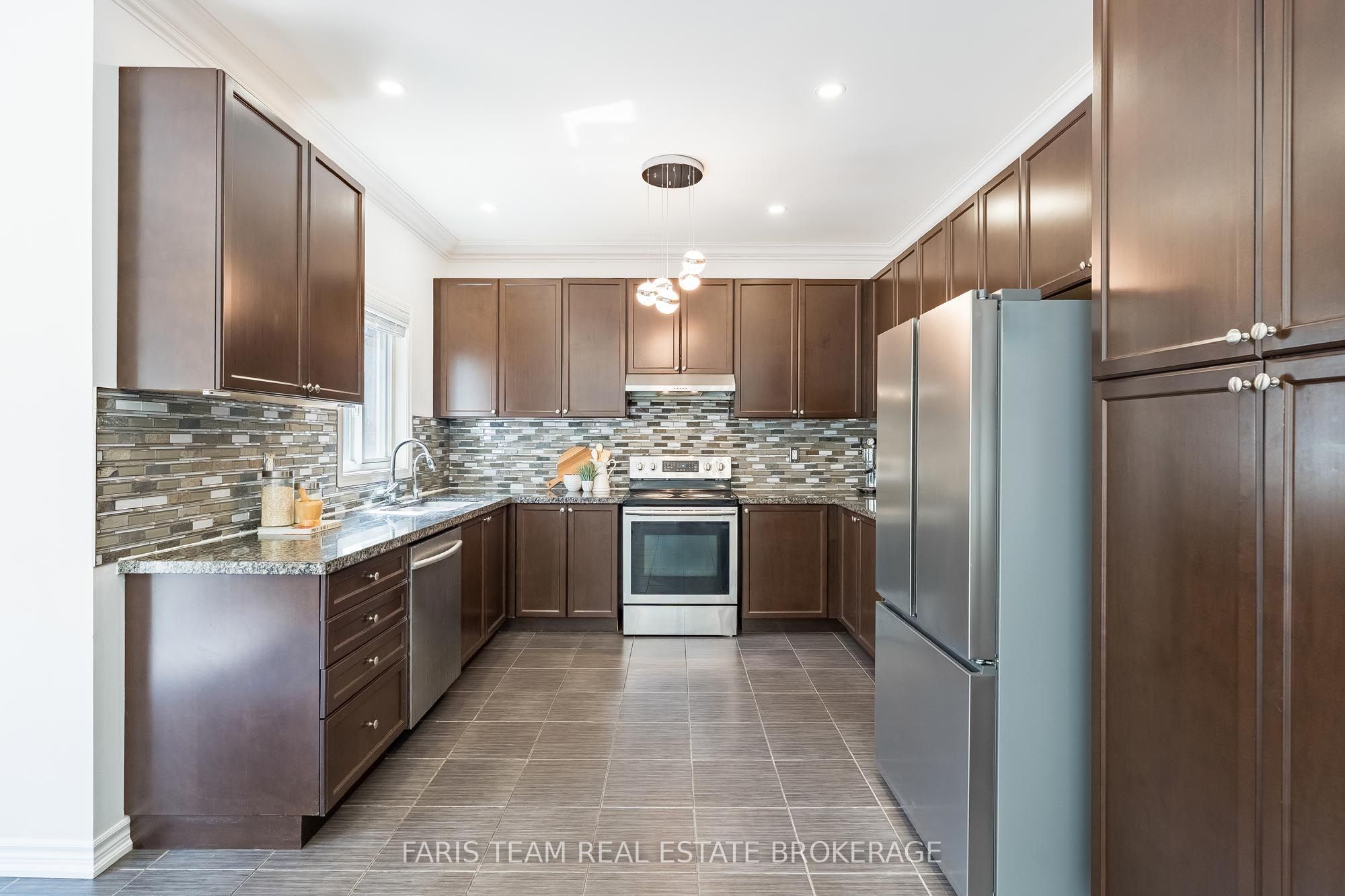 787 Freemont Court, Innisfil, ON L9S 0K4 photo 5