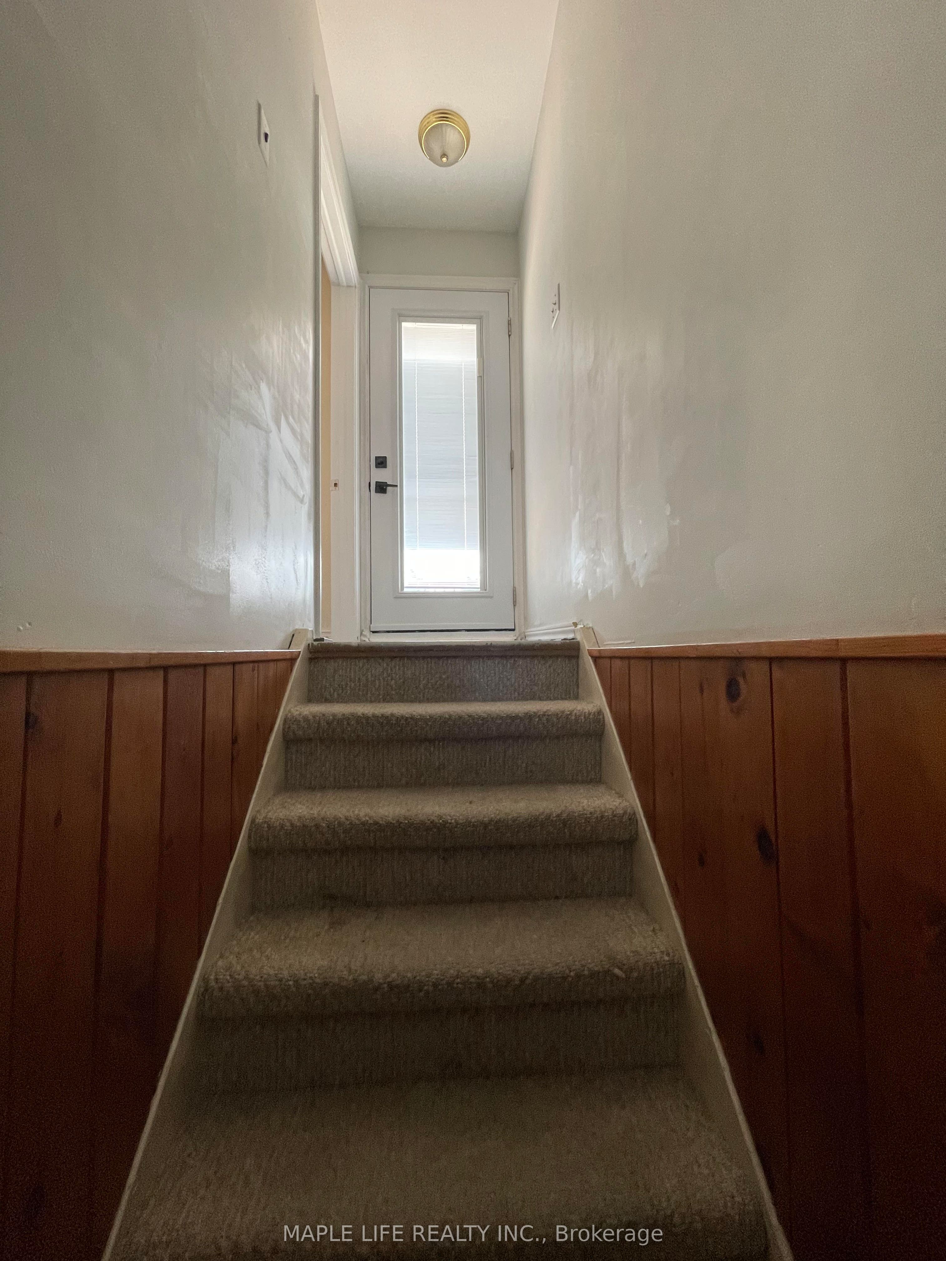 886bsmt Srigley Street, Newmarket, ON L3Y 1X7 photo 2