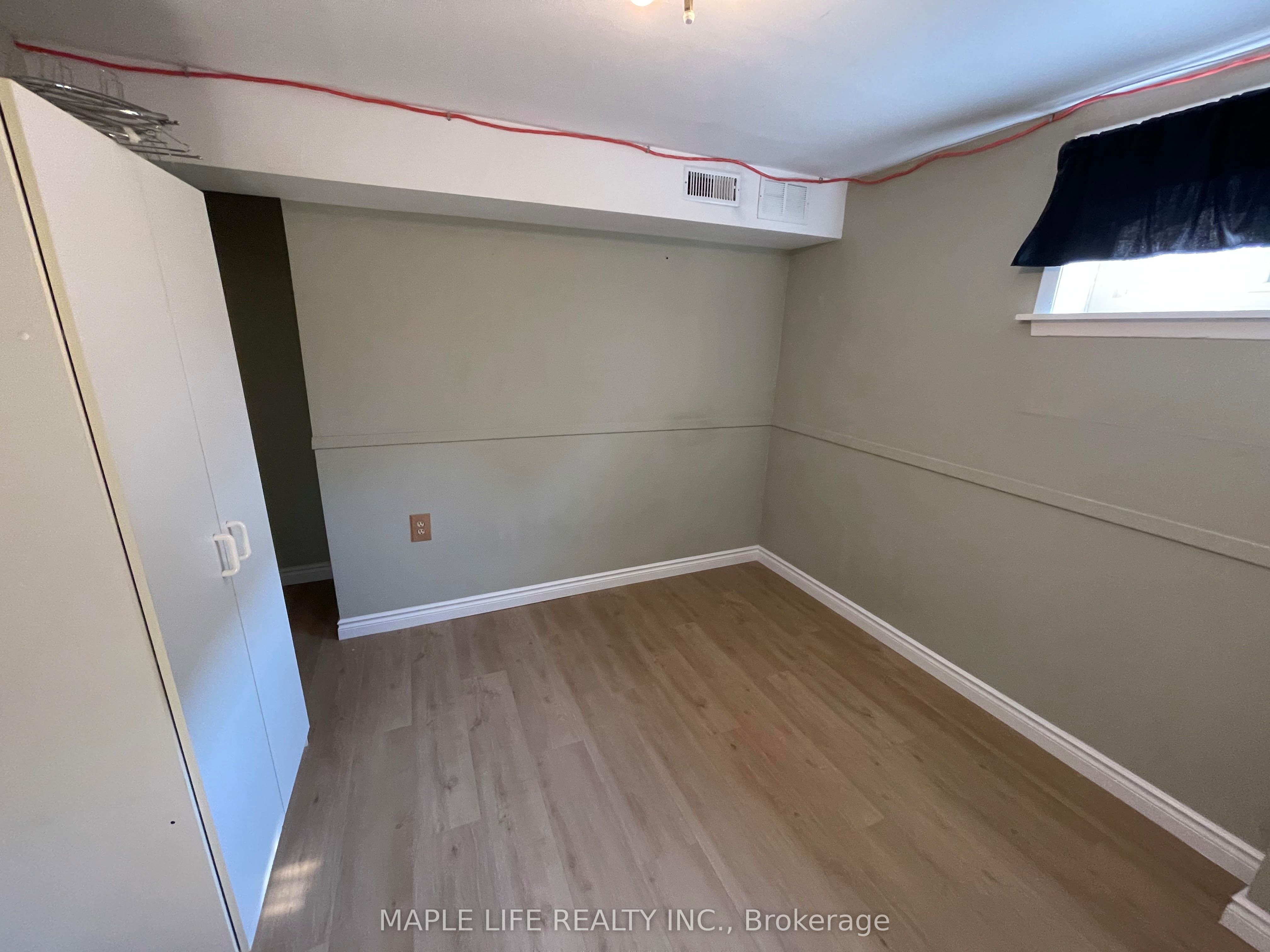 886bsmt Srigley Street, Newmarket, ON L3Y 1X7 photo 3