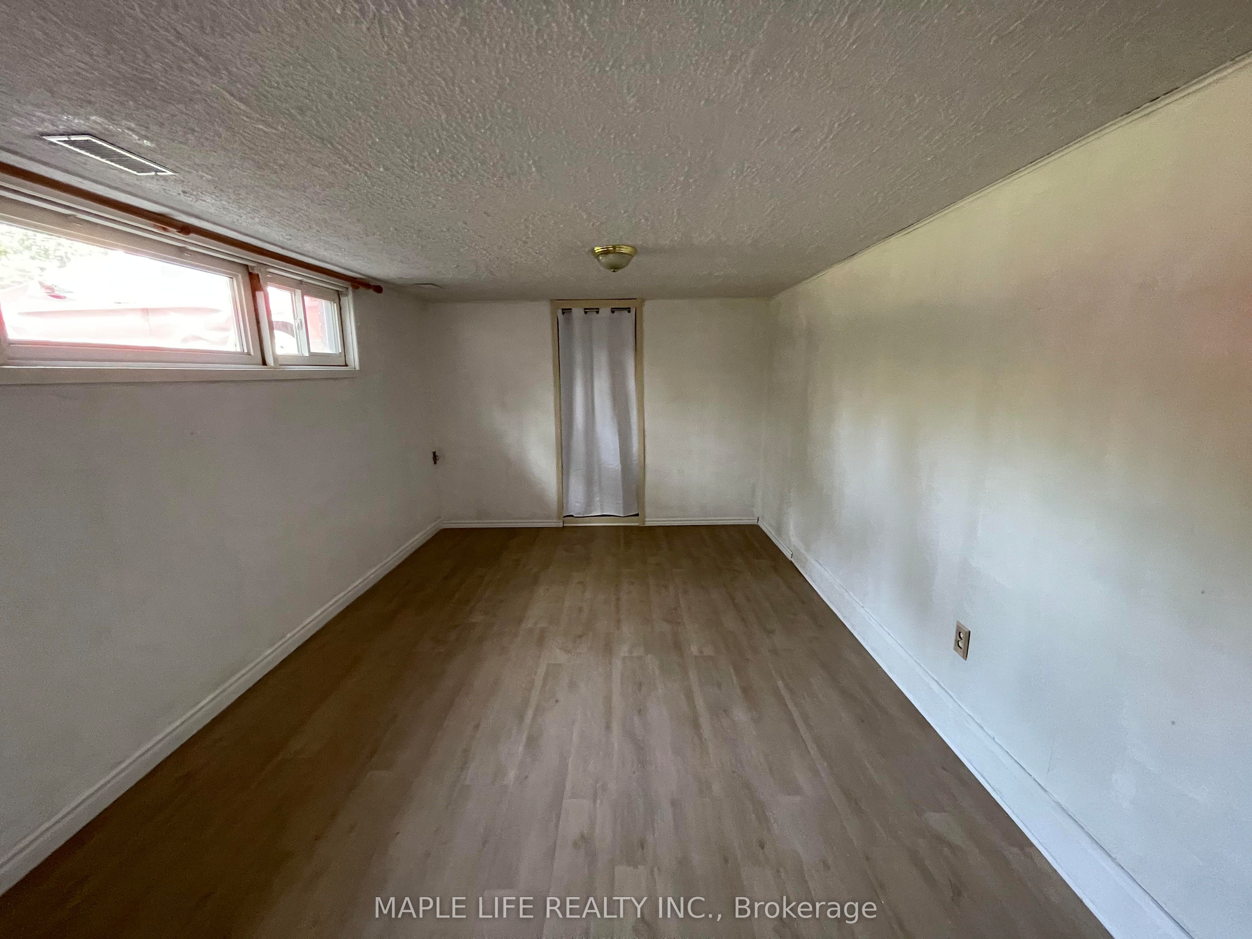 886bsmt Srigley Street, Newmarket, ON L3Y 1X7 photo 5