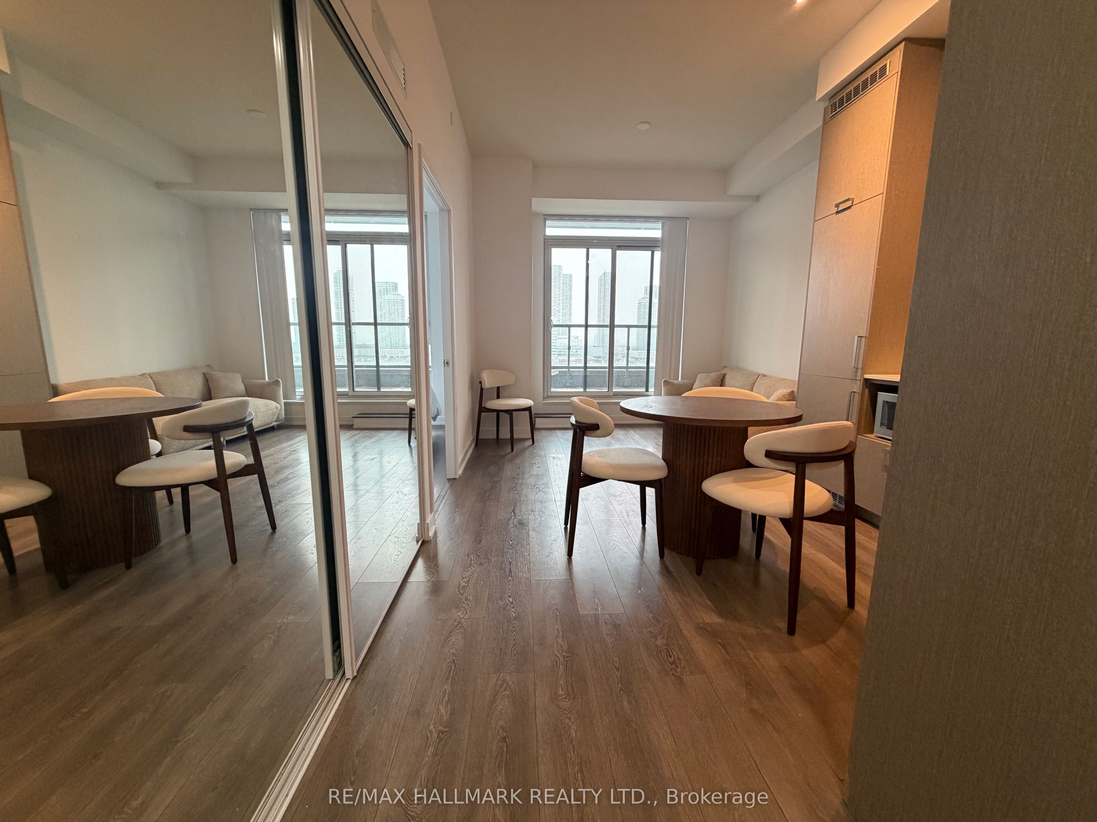 38 Honeycrisp Crescent 1215, Vaughan, ON L4K 0M8 photo 3
