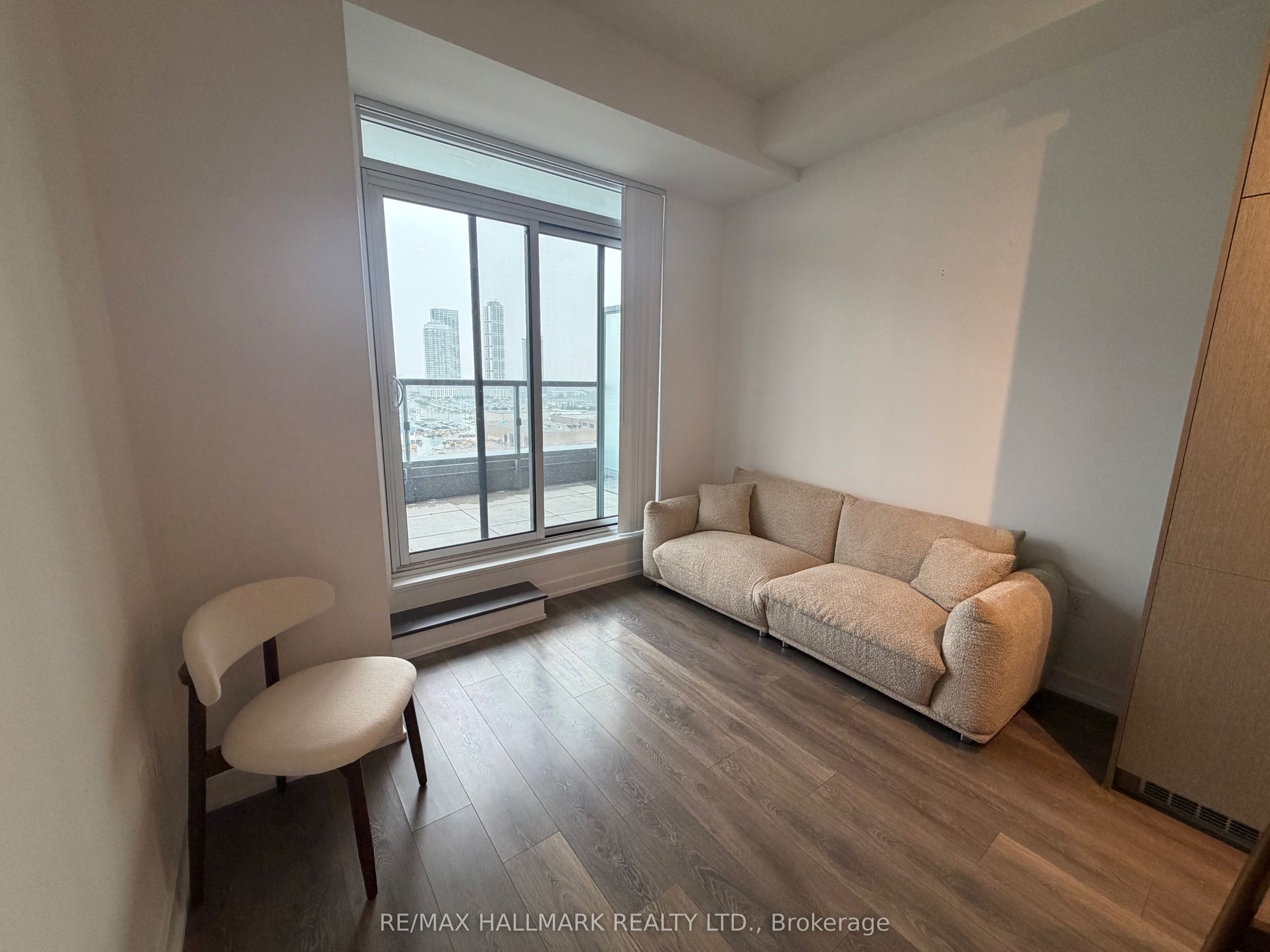 38 Honeycrisp Crescent 1215, Vaughan, ON L4K 0M8 photo 4