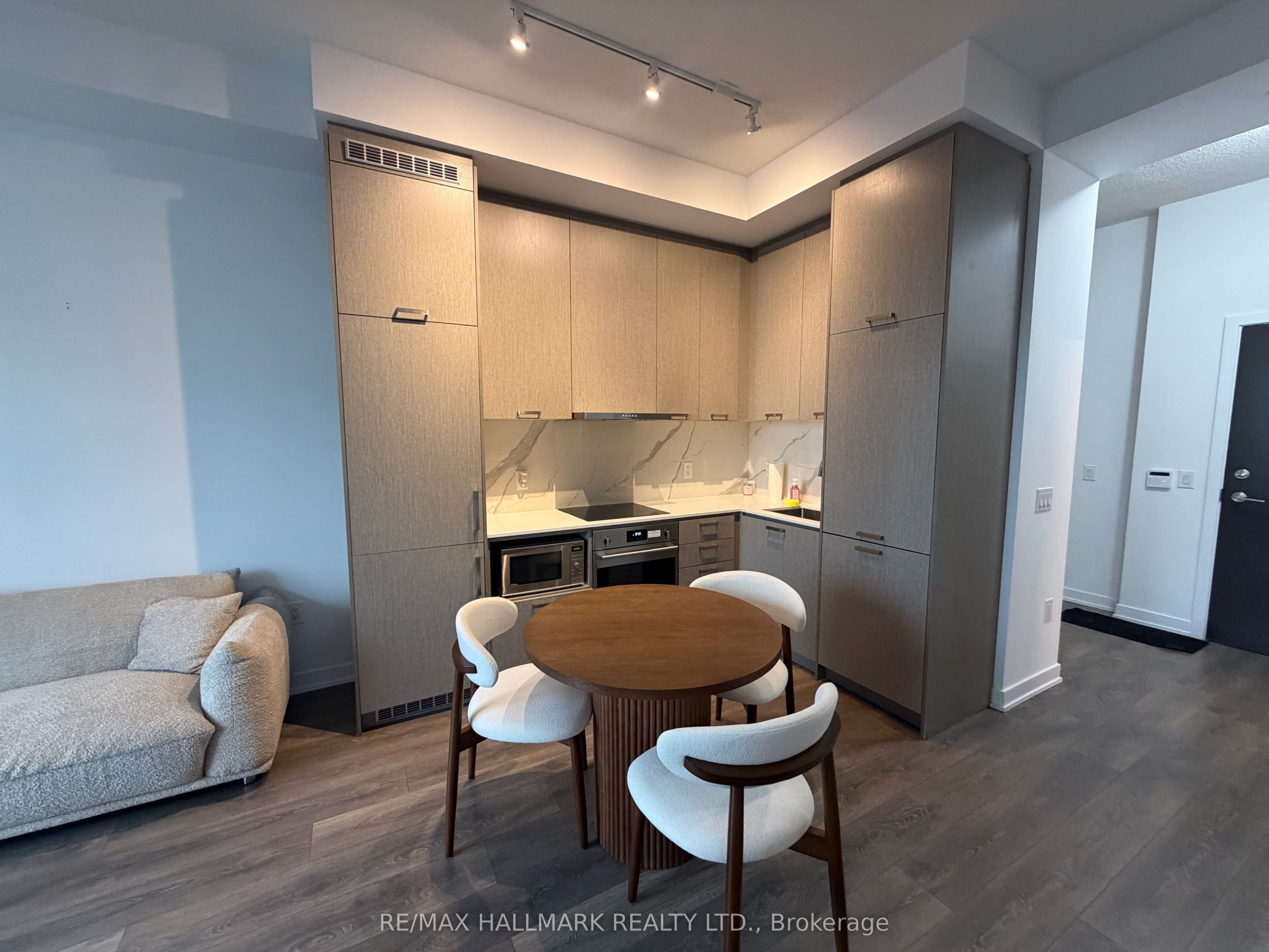 38 Honeycrisp Crescent 1215, Vaughan, ON L4K 0M8 photo 5