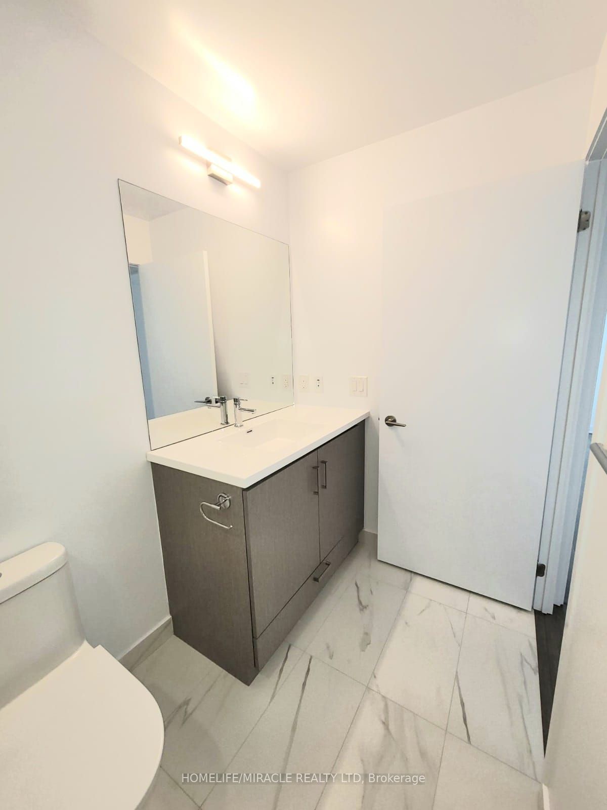 60 Honeycrisp Crescent N 808, Vaughan, ON L4K 0N5 photo 5