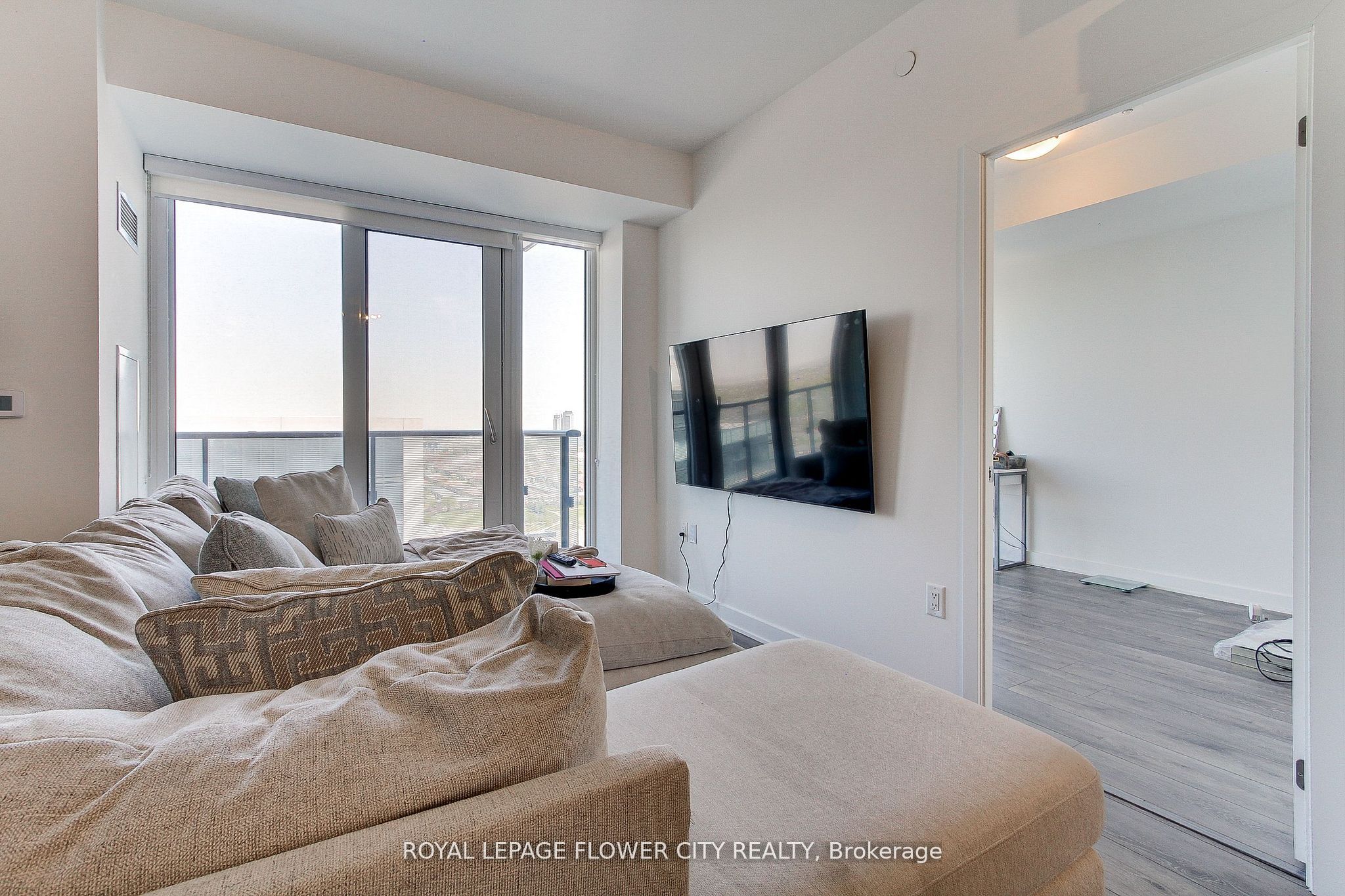 95 Oneida Crescent 2305, Richmond Hill, ON L4B 0H5 photo 4
