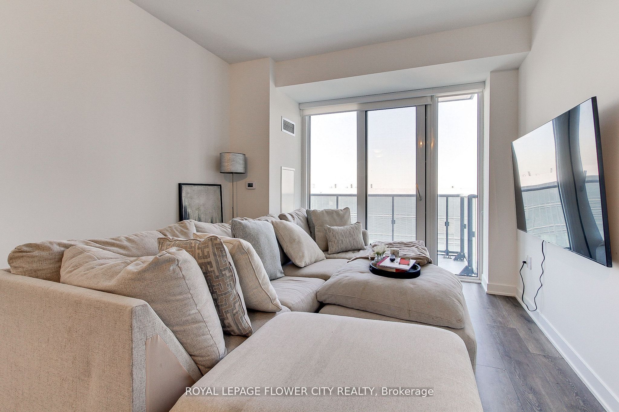 95 Oneida Crescent 2305, Richmond Hill, ON L4B 0H5 photo 5