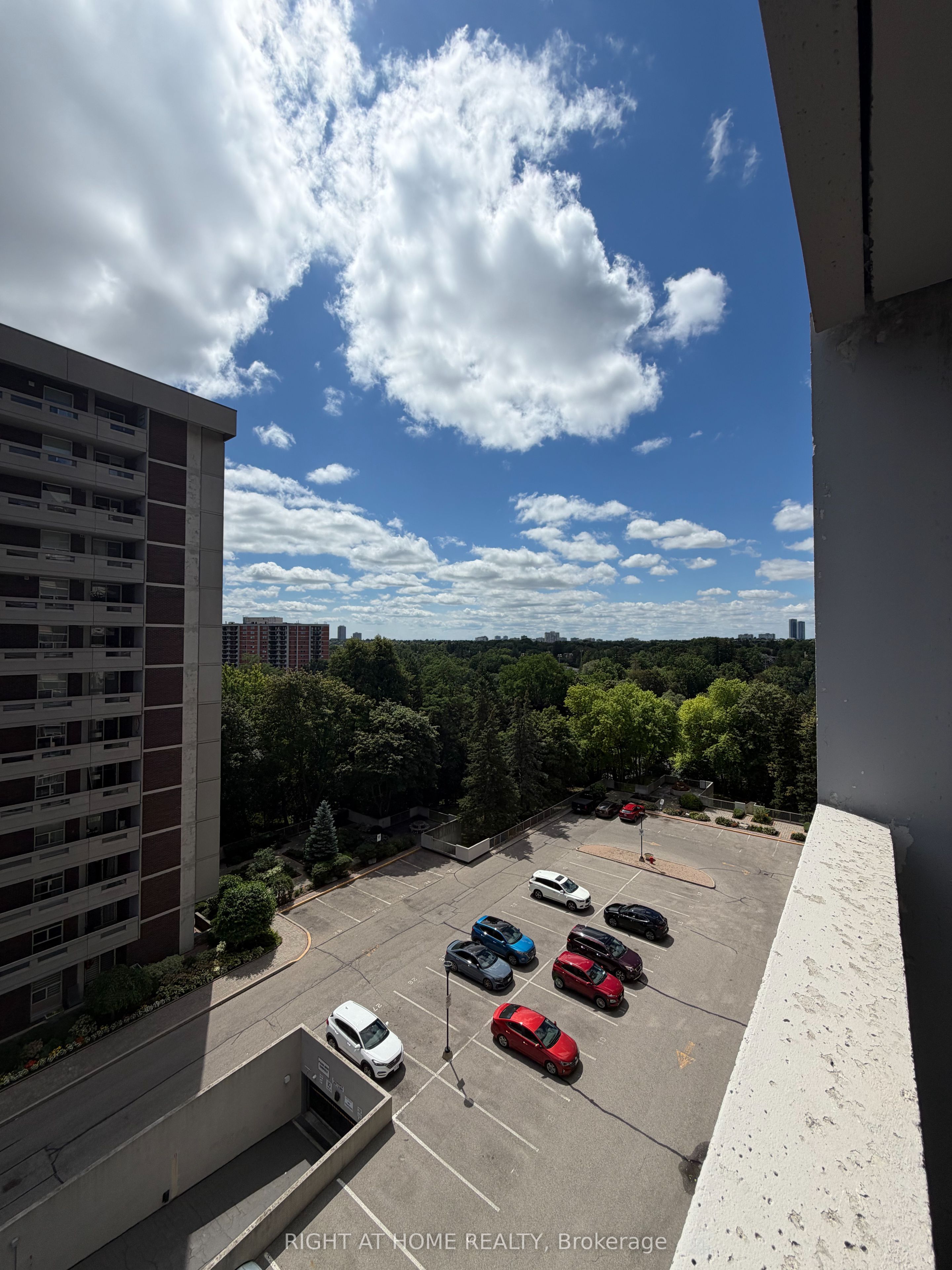 60 Inverlochy Boulevard 802, Markham, ON L3T 4T7 photo 4
