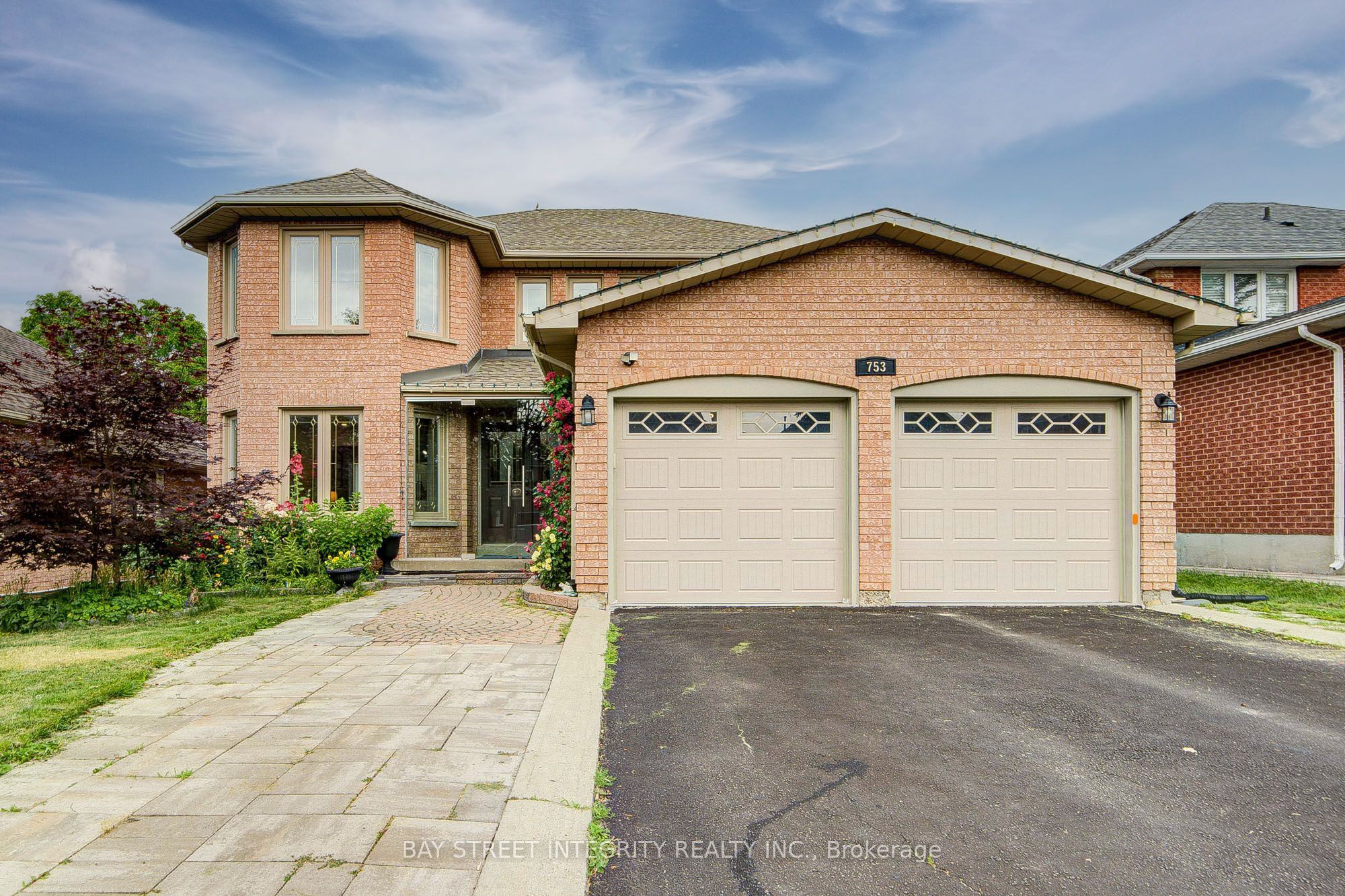 753 College Manor Drive, Newmarket, ON L3Y 8G6