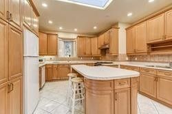 137 Arnold Avenue, Vaughan, ON L4J 1B8 photo 2