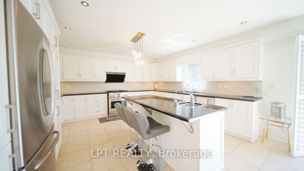 37 Laser Court, Richmond Hill, ON L4B 1S1 photo 5