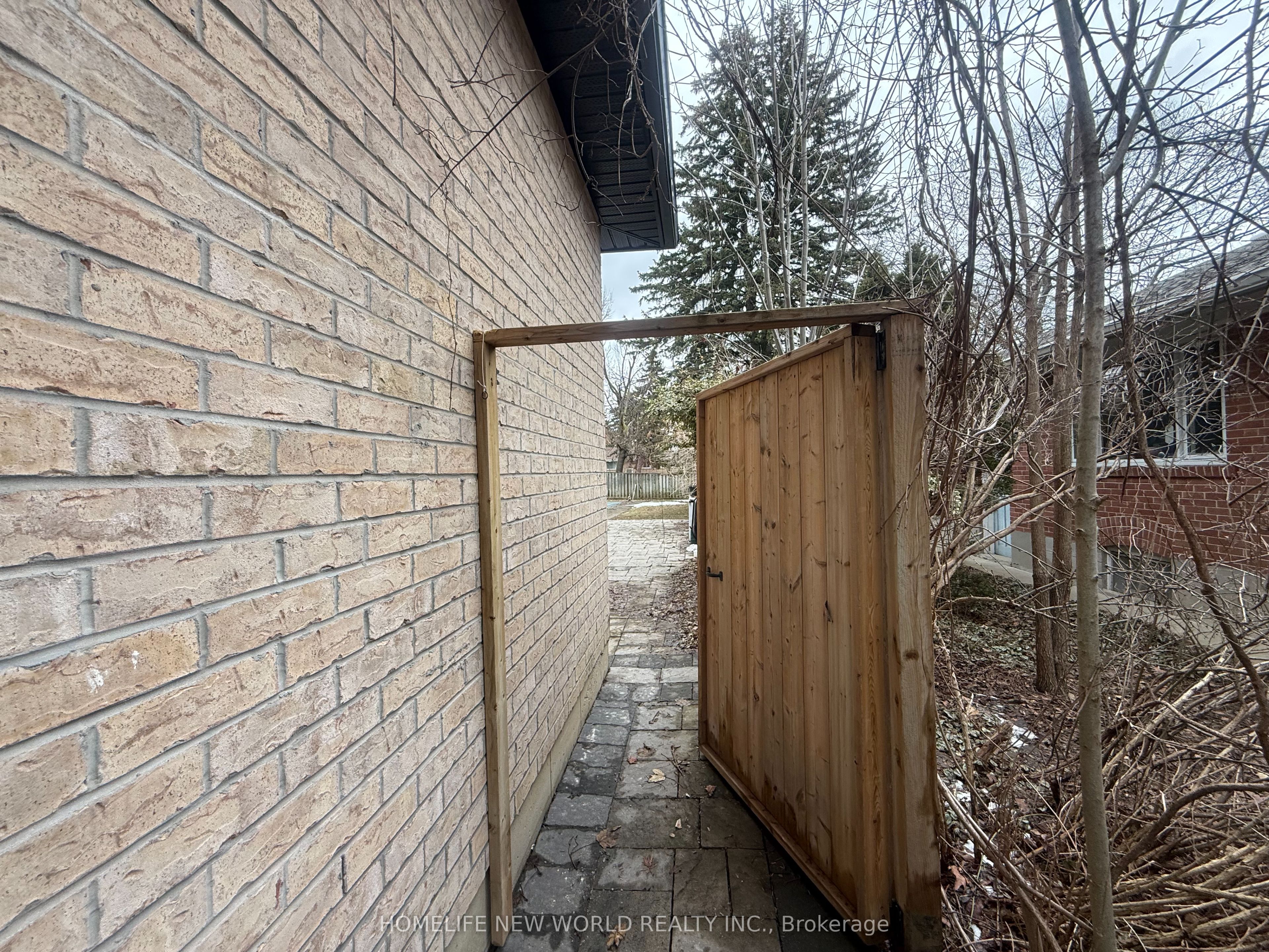 19 Honeybourne Crescent bsmt, Markham, ON L3P 1P4 photo 2
