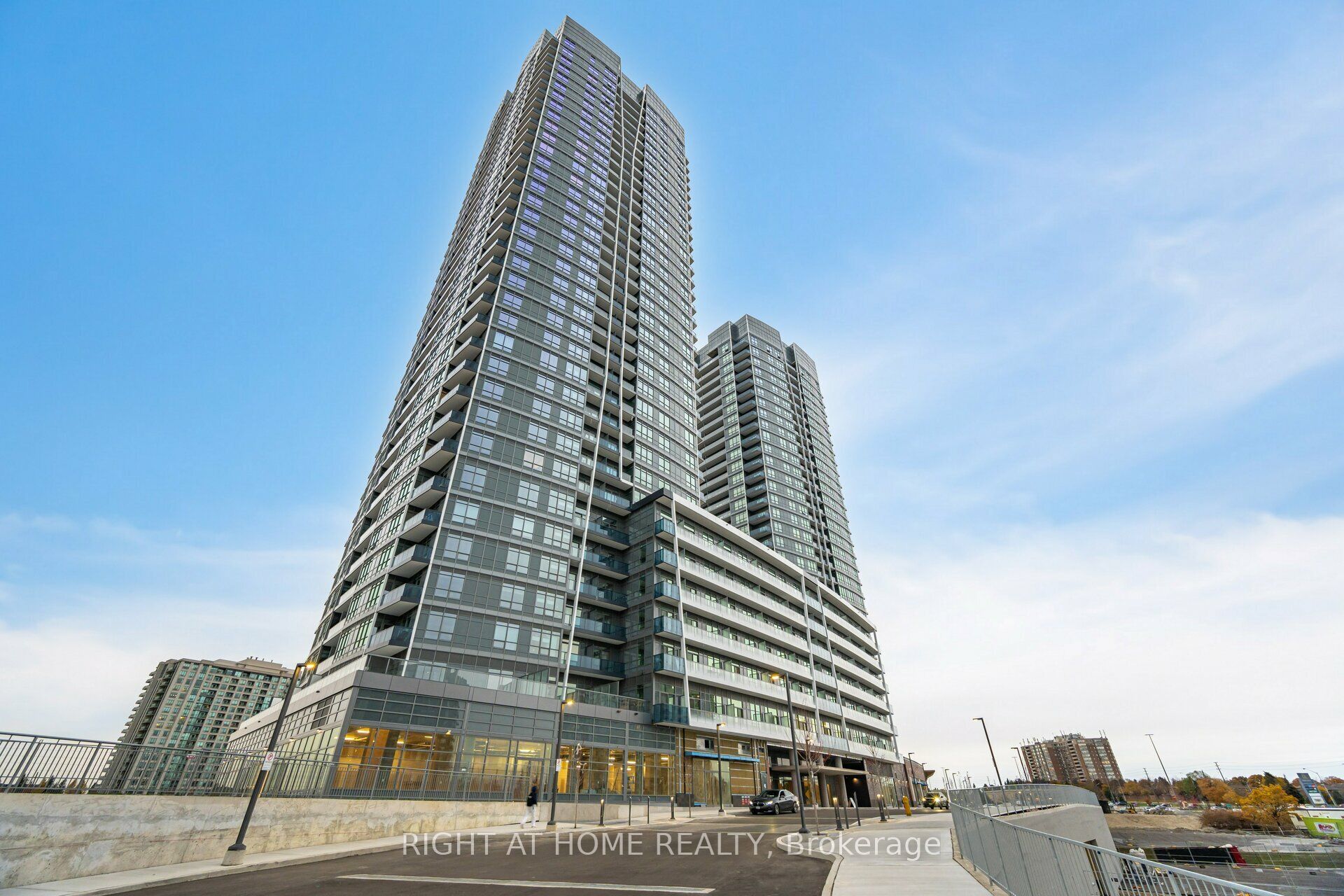 50 Upper MAll Way 226, Vaughan, ON L4J 0L8 photo 2