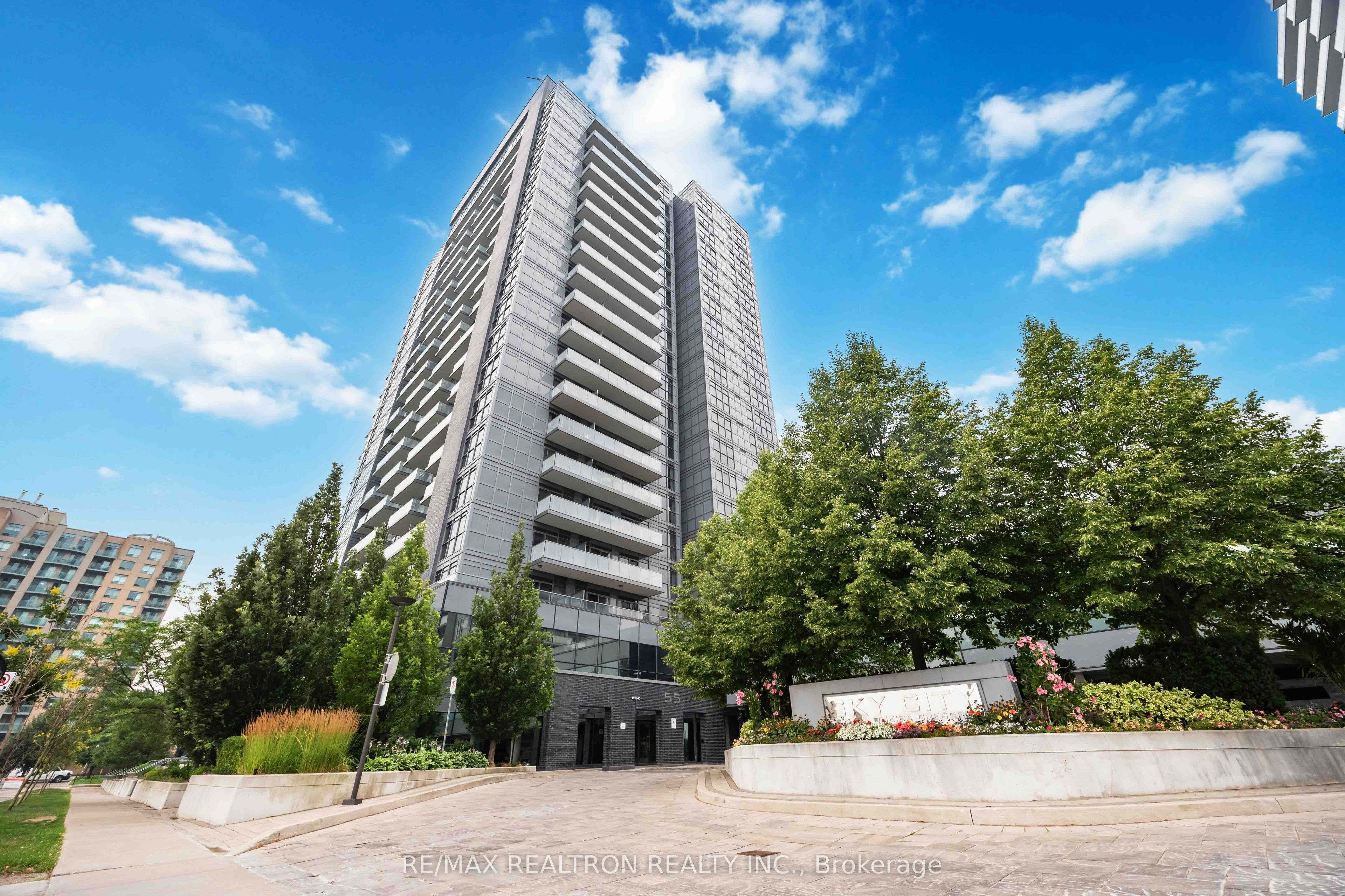 55 Oneida Crescent 1904, Richmond Hill, ON L4B 0E8