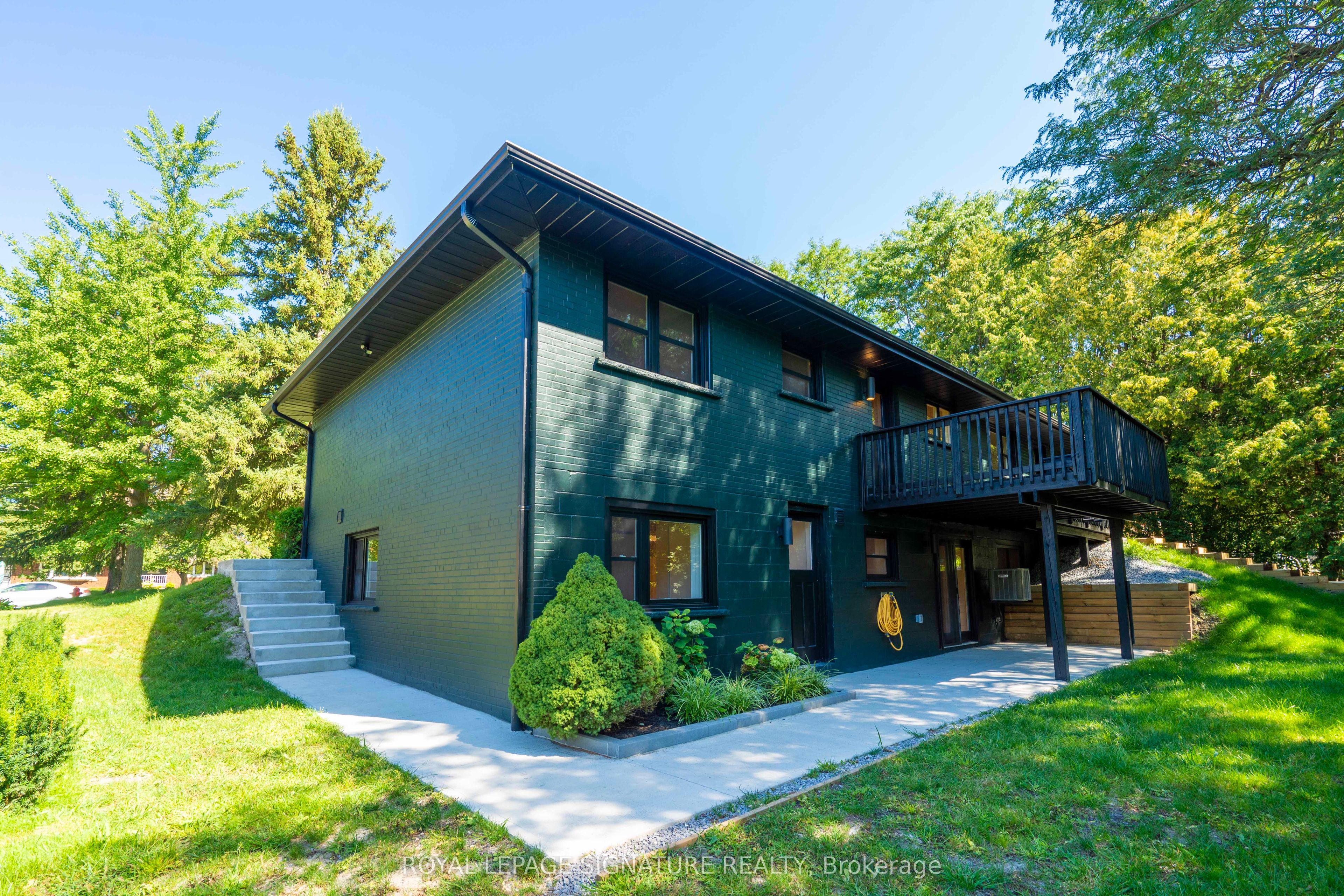 986 Srigley Street 2, Newmarket, ON L3Y 1Y3