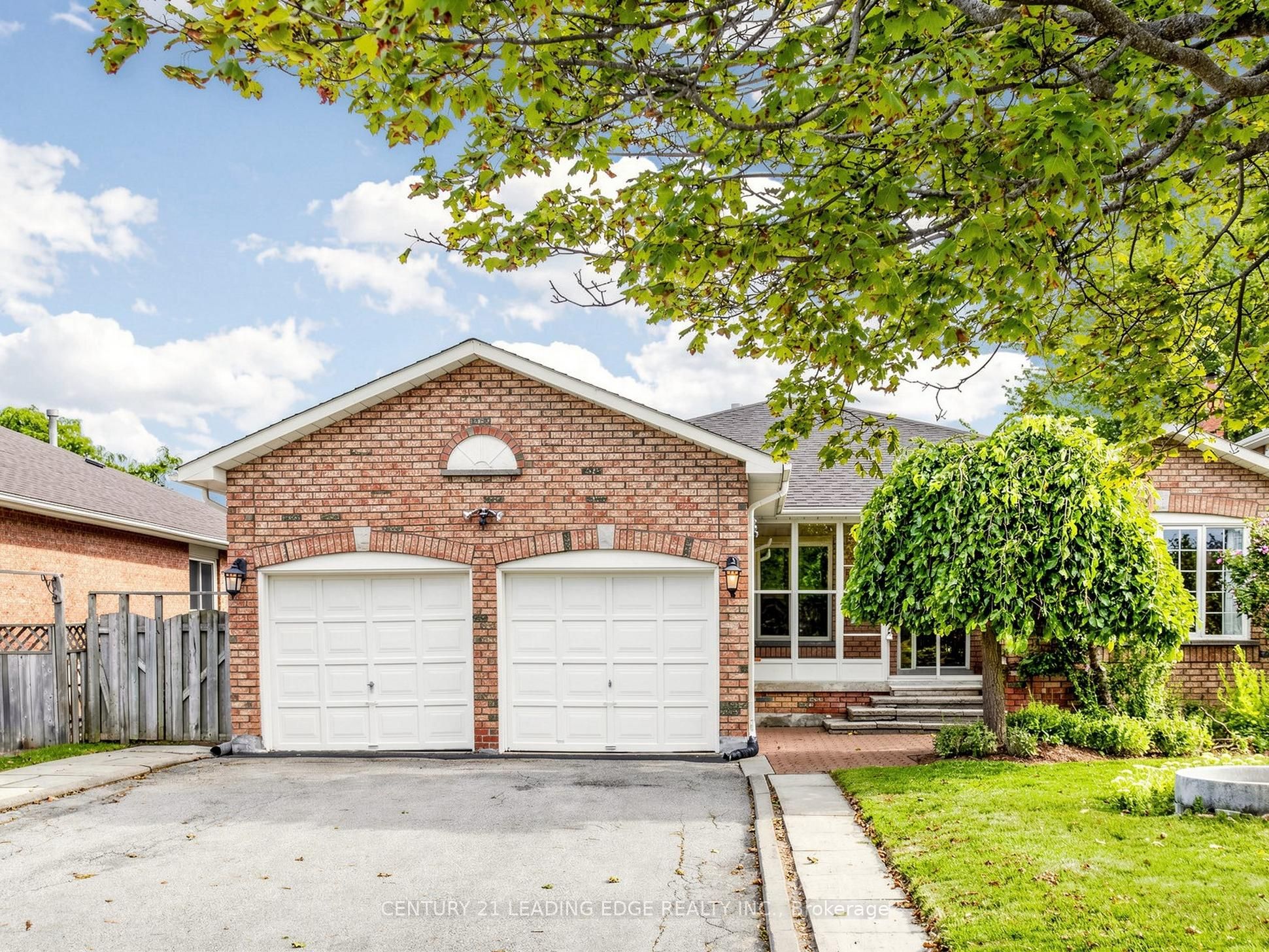 9 COATES Crescent, Richmond Hill, ON L4E 2M3