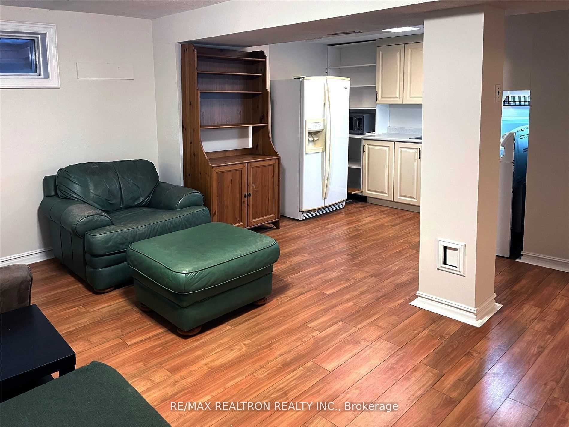 20 McNairn Court Bsmt, Richmond Hill, ON L4C 5X1 photo 3