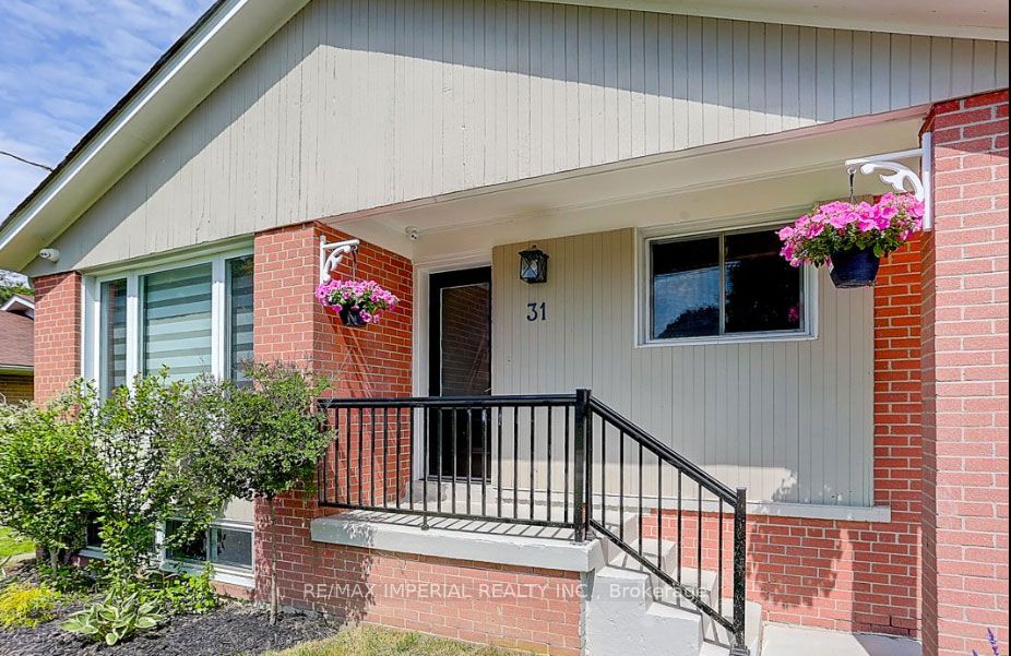 31 Knowles Crescent Main Floor, Aurora, ON L4G 1Z6 photo 2