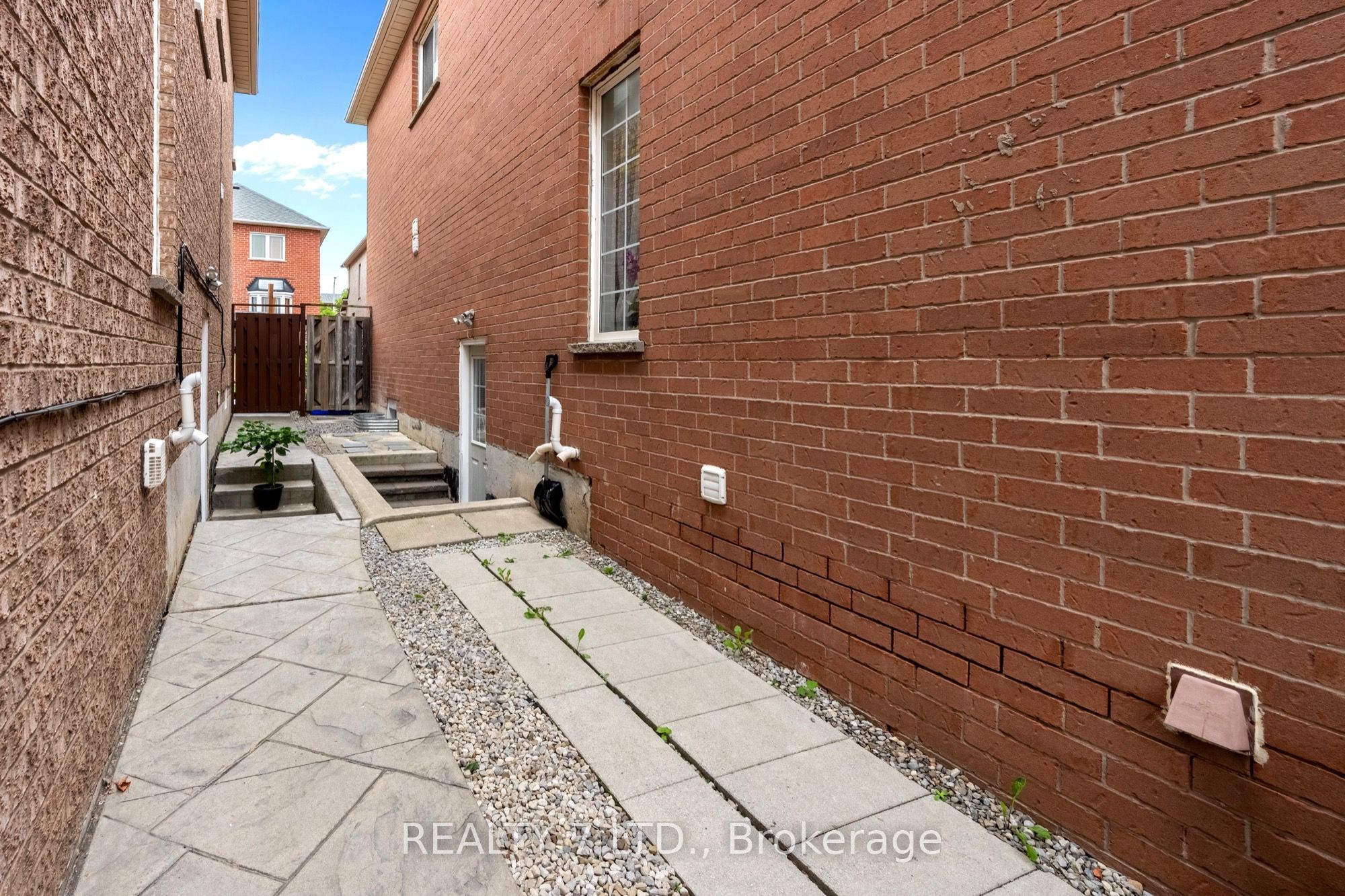 62 Fairlane Crescent Bsmt, Vaughan, ON L4H 2G9 photo 4