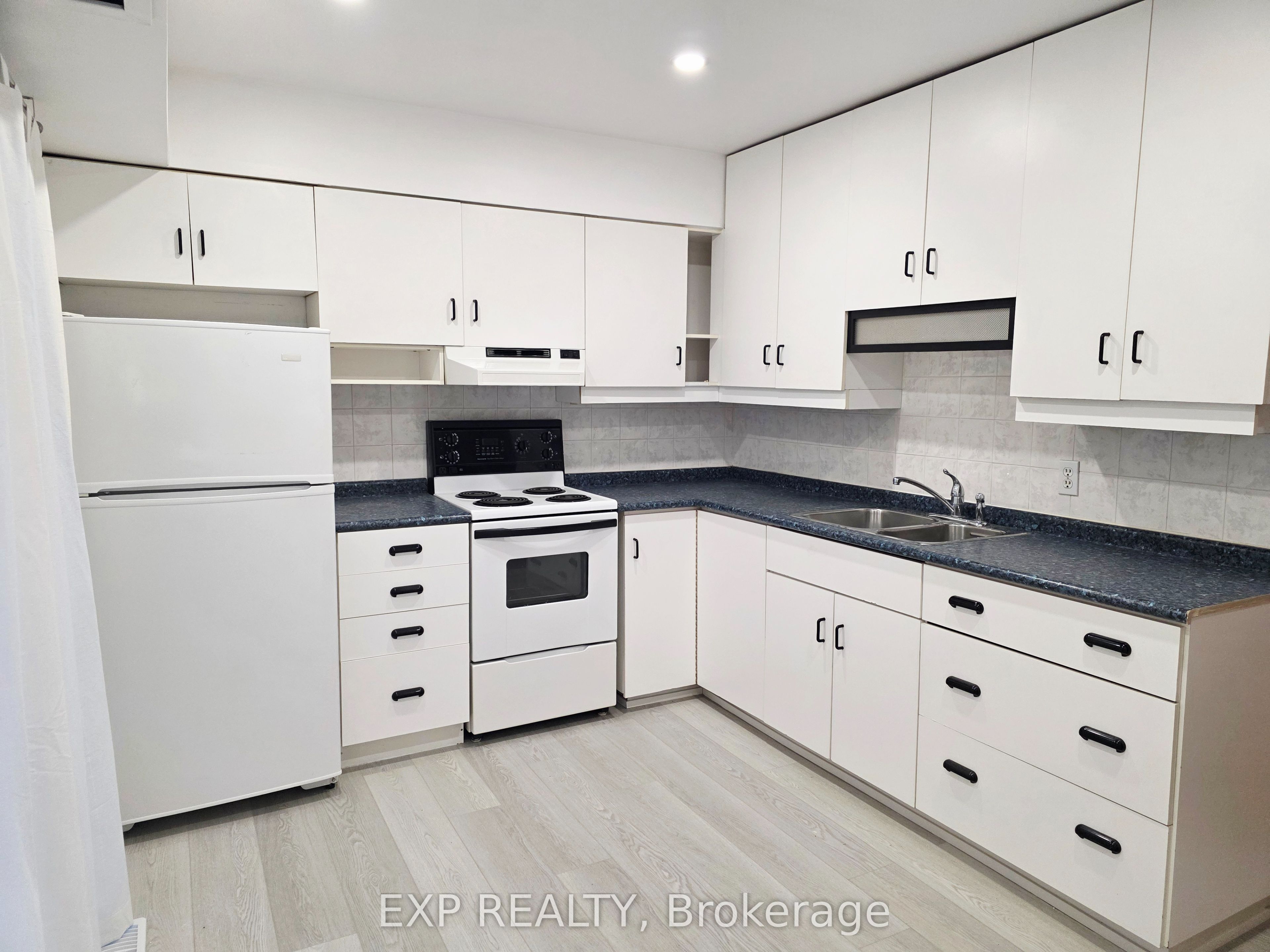 166 John Street W, Bradford West Gwillimbury, ON L3Z 2A7 photo 3