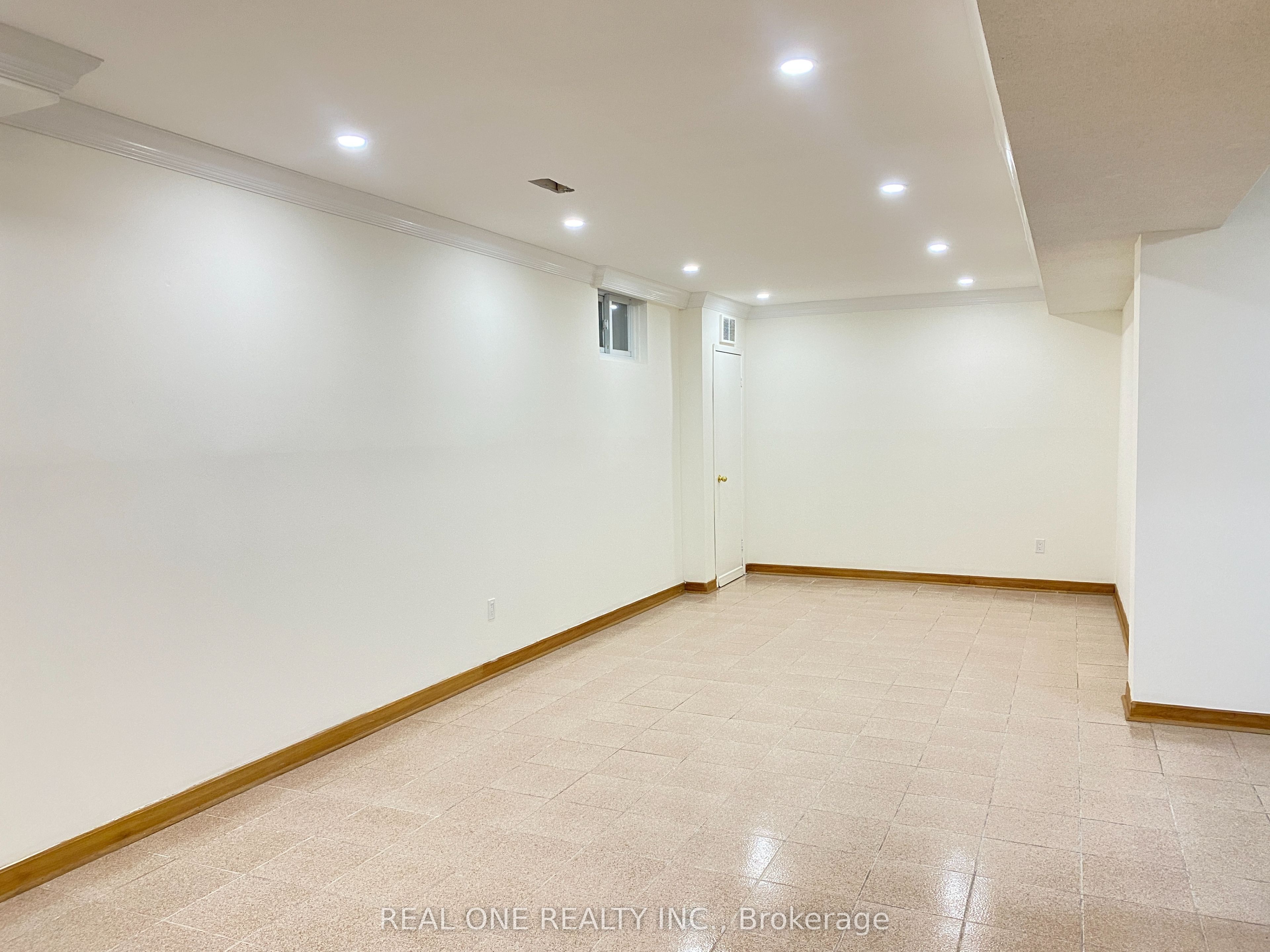 1 Addison Street, Richmond Hill, ON L4C 7M2 photo 4