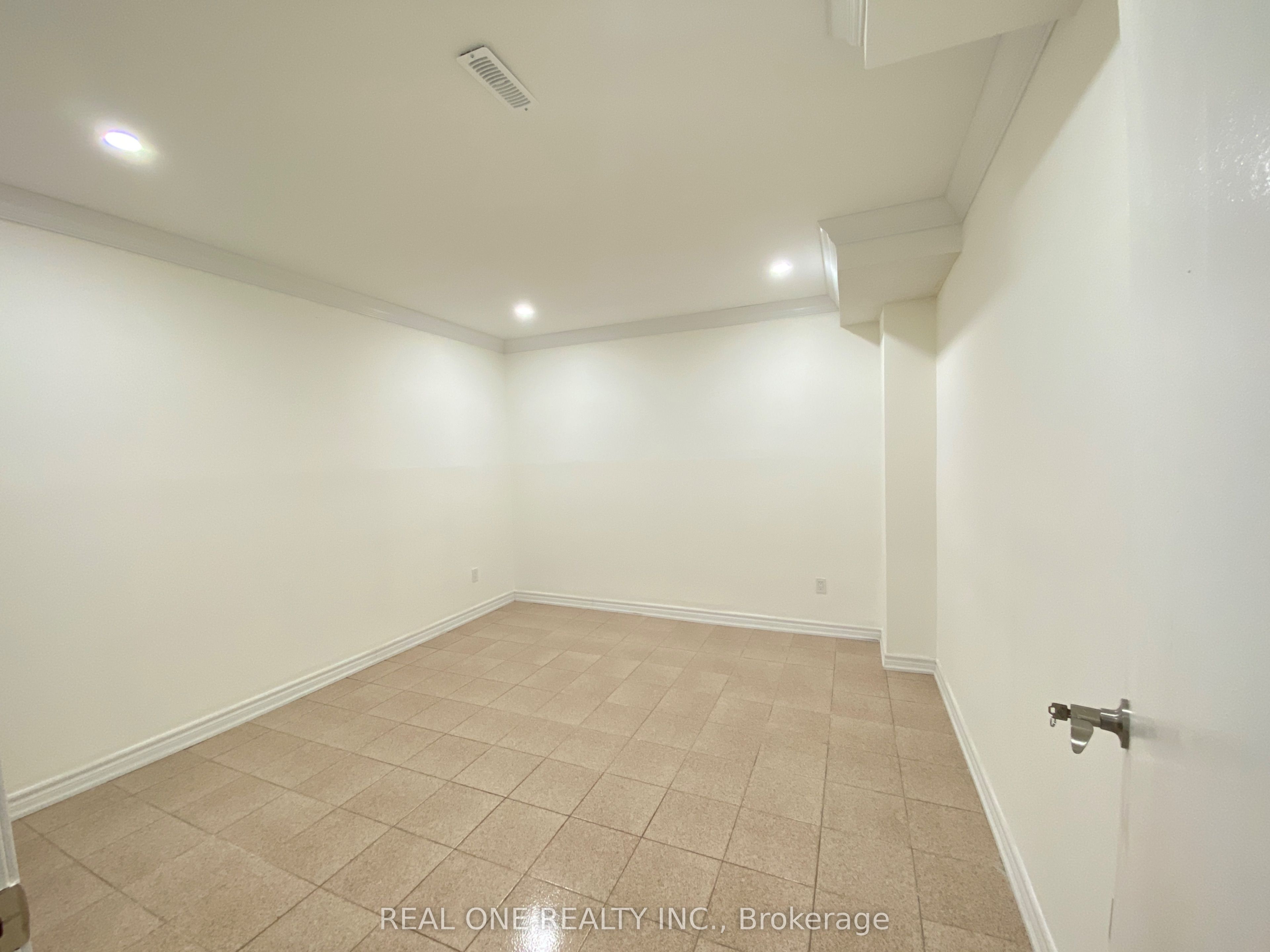 1 Addison Street, Richmond Hill, ON L4C 7M2 photo 5