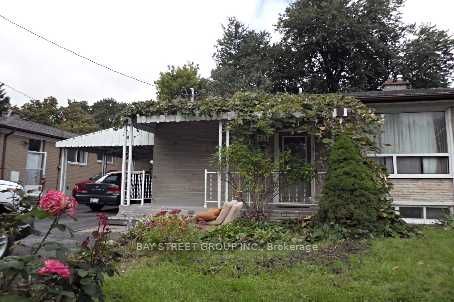 211 Beechy Drive Main, Richmond Hill, ON L4C 2X6