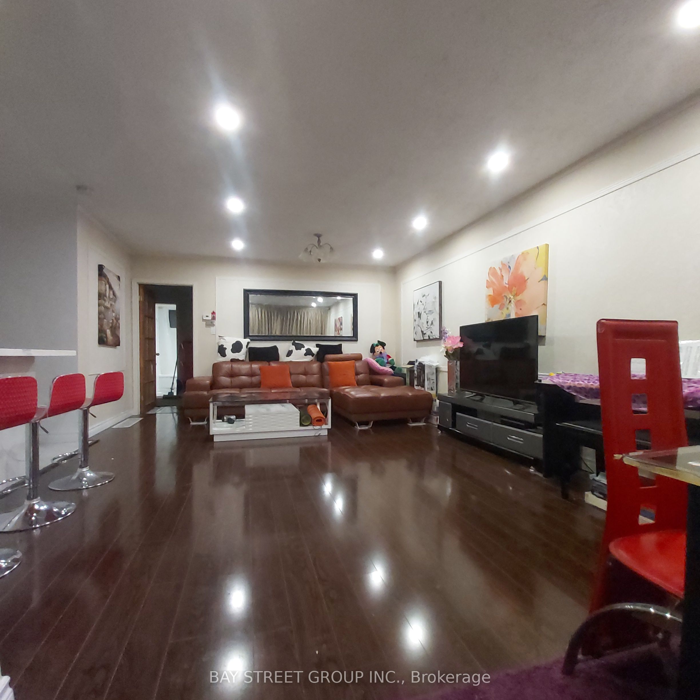 211 Beechy Drive Main, Richmond Hill, ON L4C 2X6 photo 3