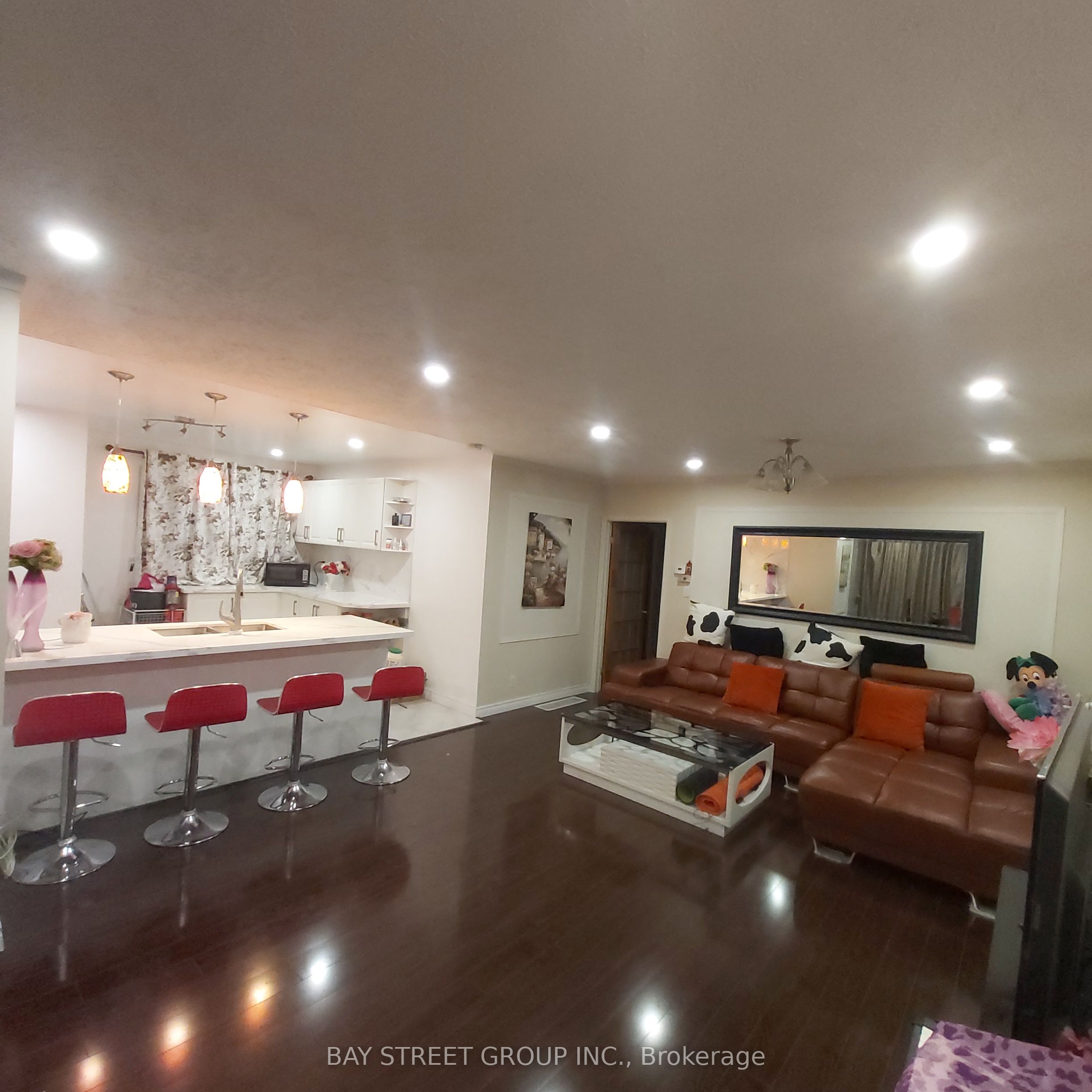 211 Beechy Drive Main, Richmond Hill, ON L4C 2X6 photo 5
