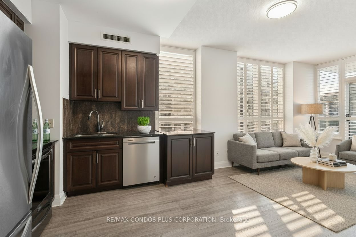 20 North Park Road 1108, Vaughan, ON L4J 0G7 photo 2