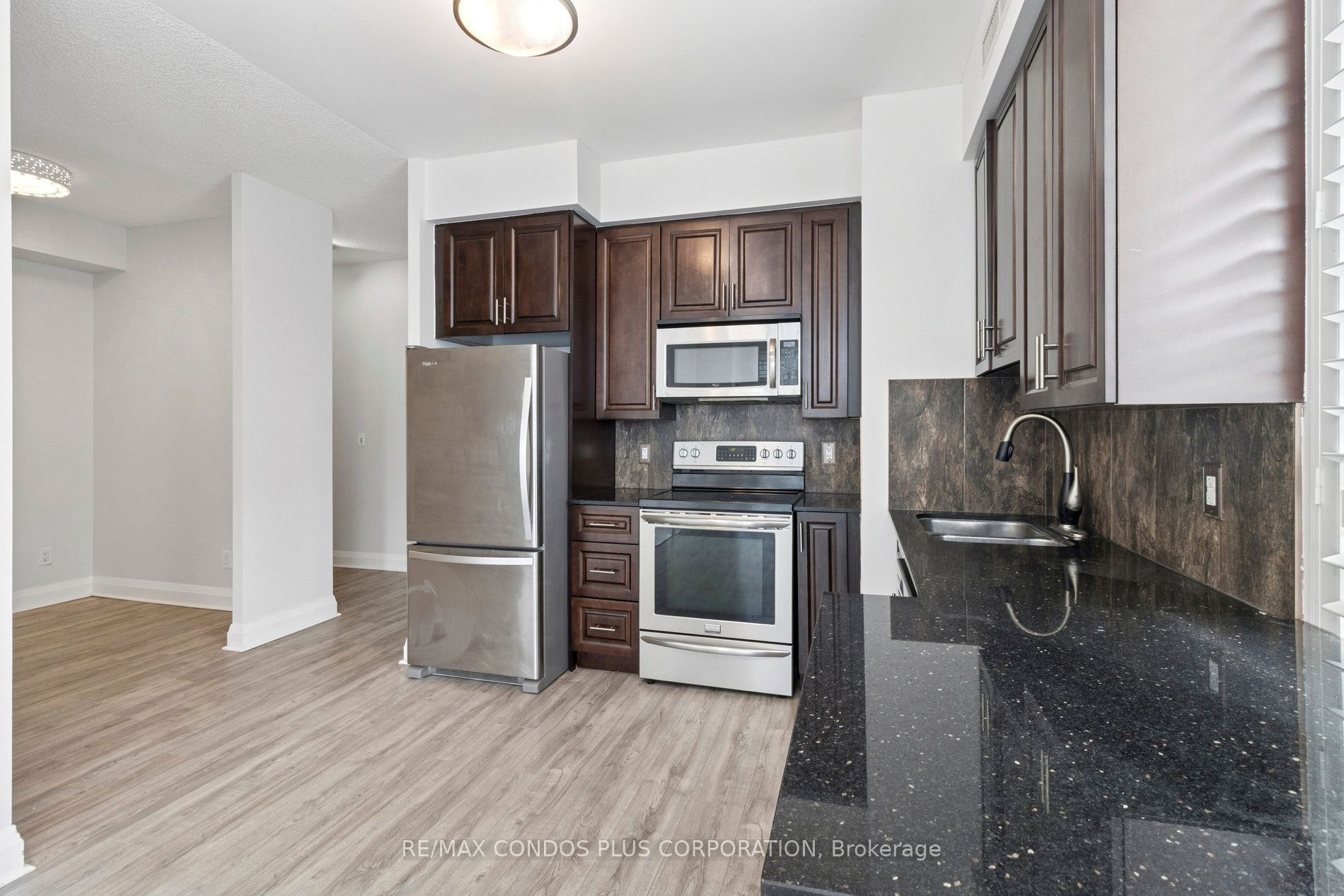 20 North Park Road 1108, Vaughan, ON L4J 0G7 photo 4
