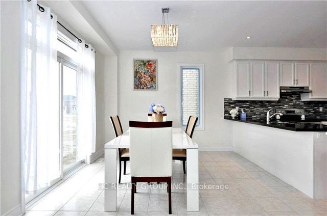 253 Rutherford Road, Bradford West Gwillimbury, ON L3Z 0X4 photo 4