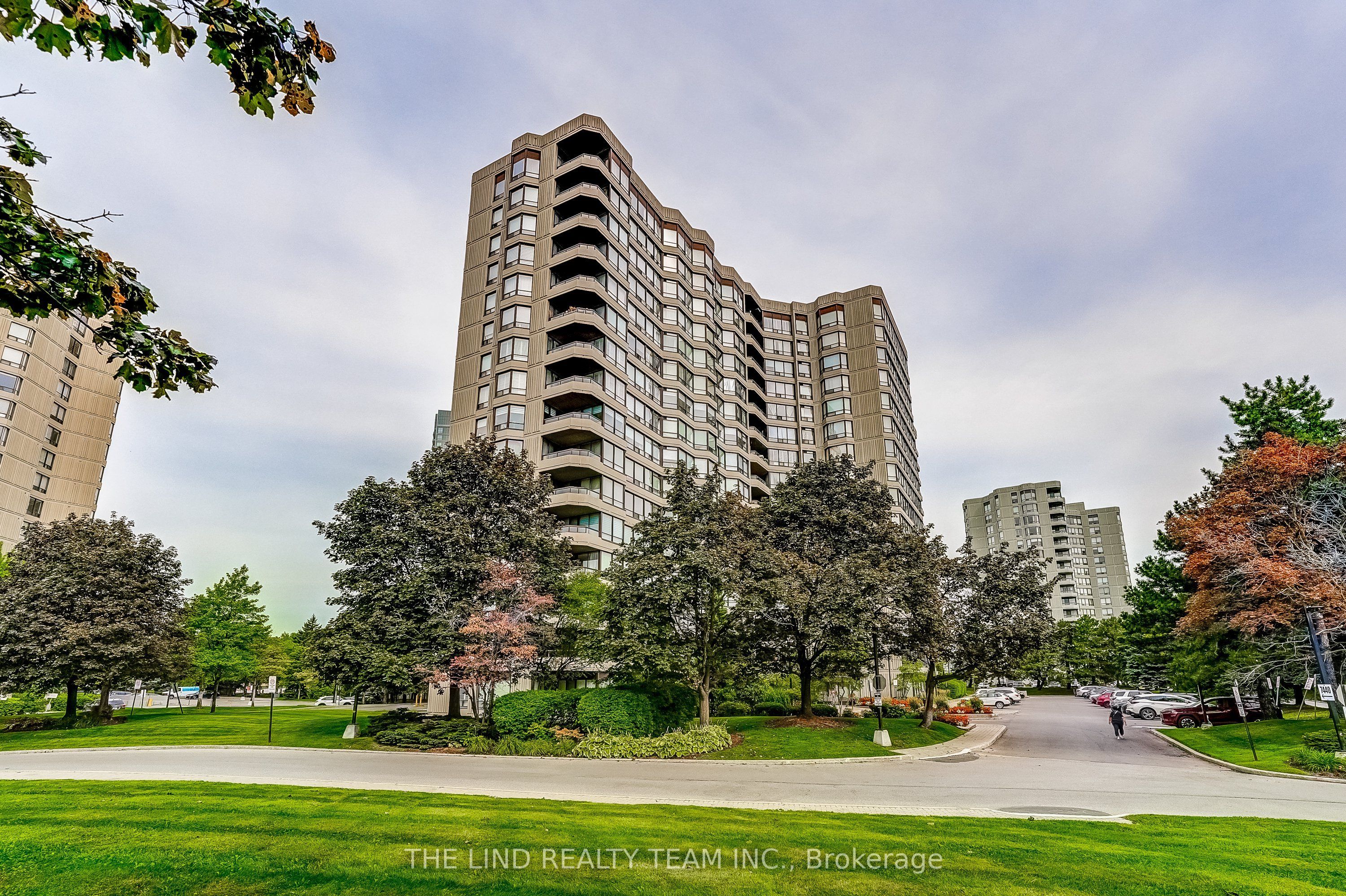 7440 Bathurst Street 1402, Vaughan, ON L4J 7K8