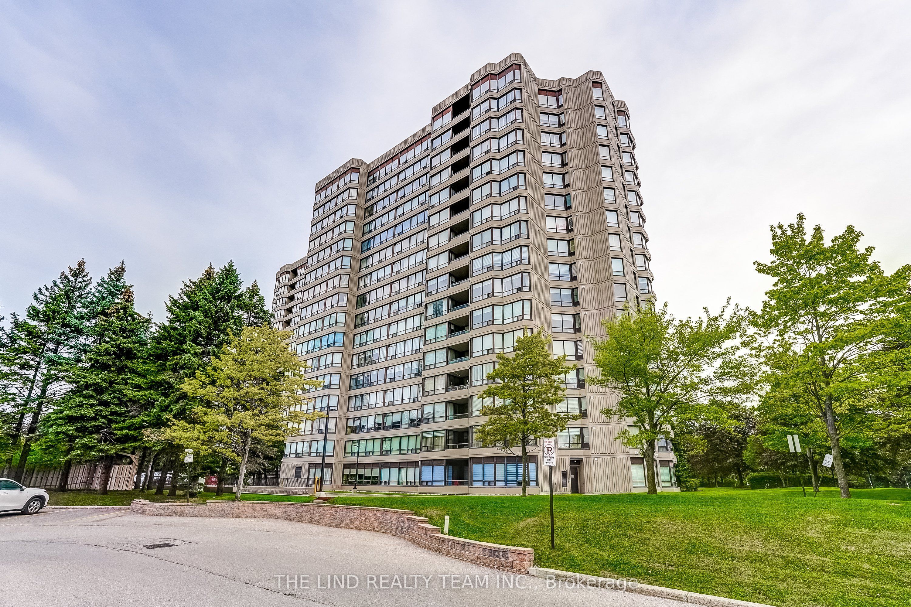7440 Bathurst Street 1402, Vaughan, ON L4J 7K8 photo 2