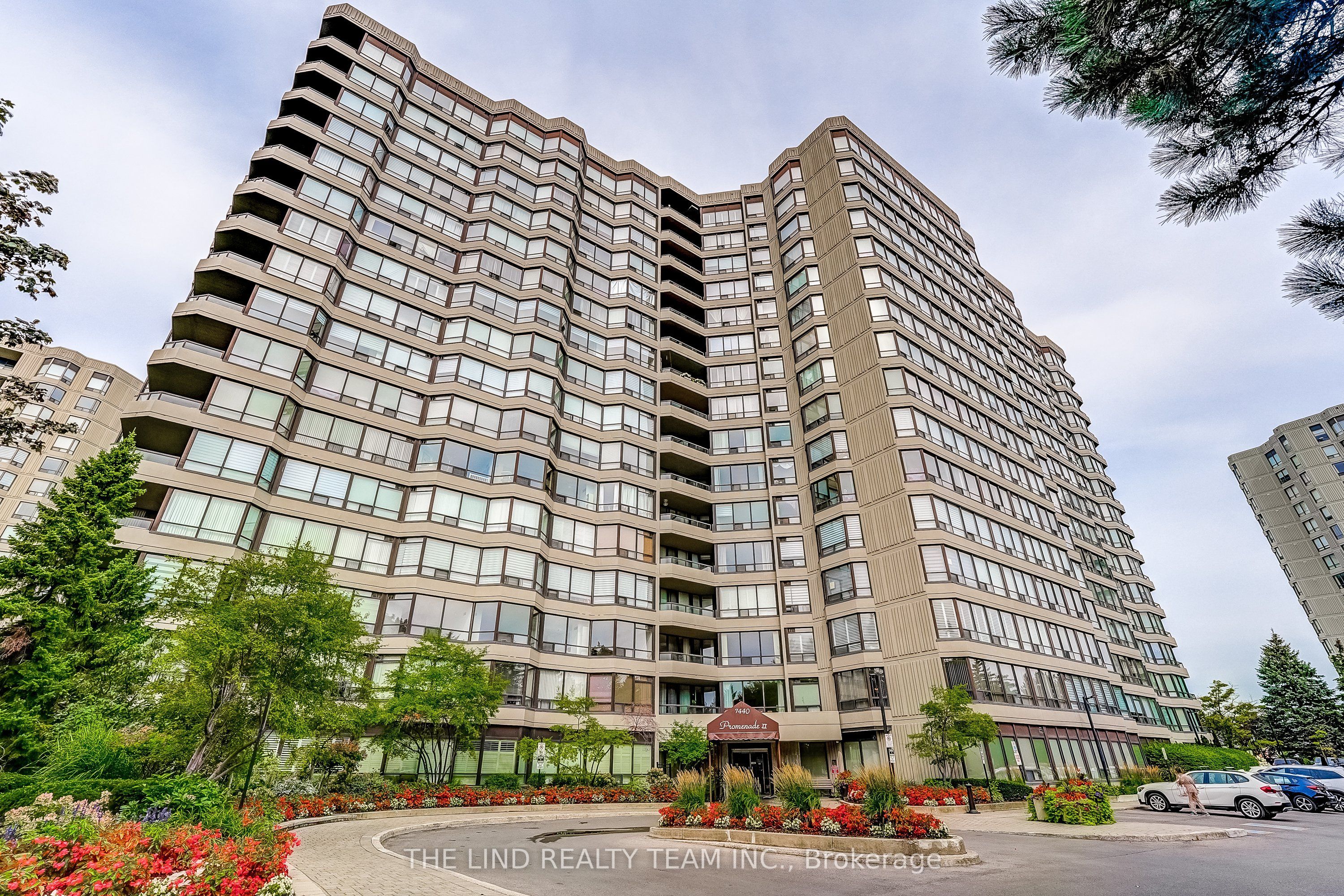 7440 Bathurst Street 1402, Vaughan, ON L4J 7K8 photo 3