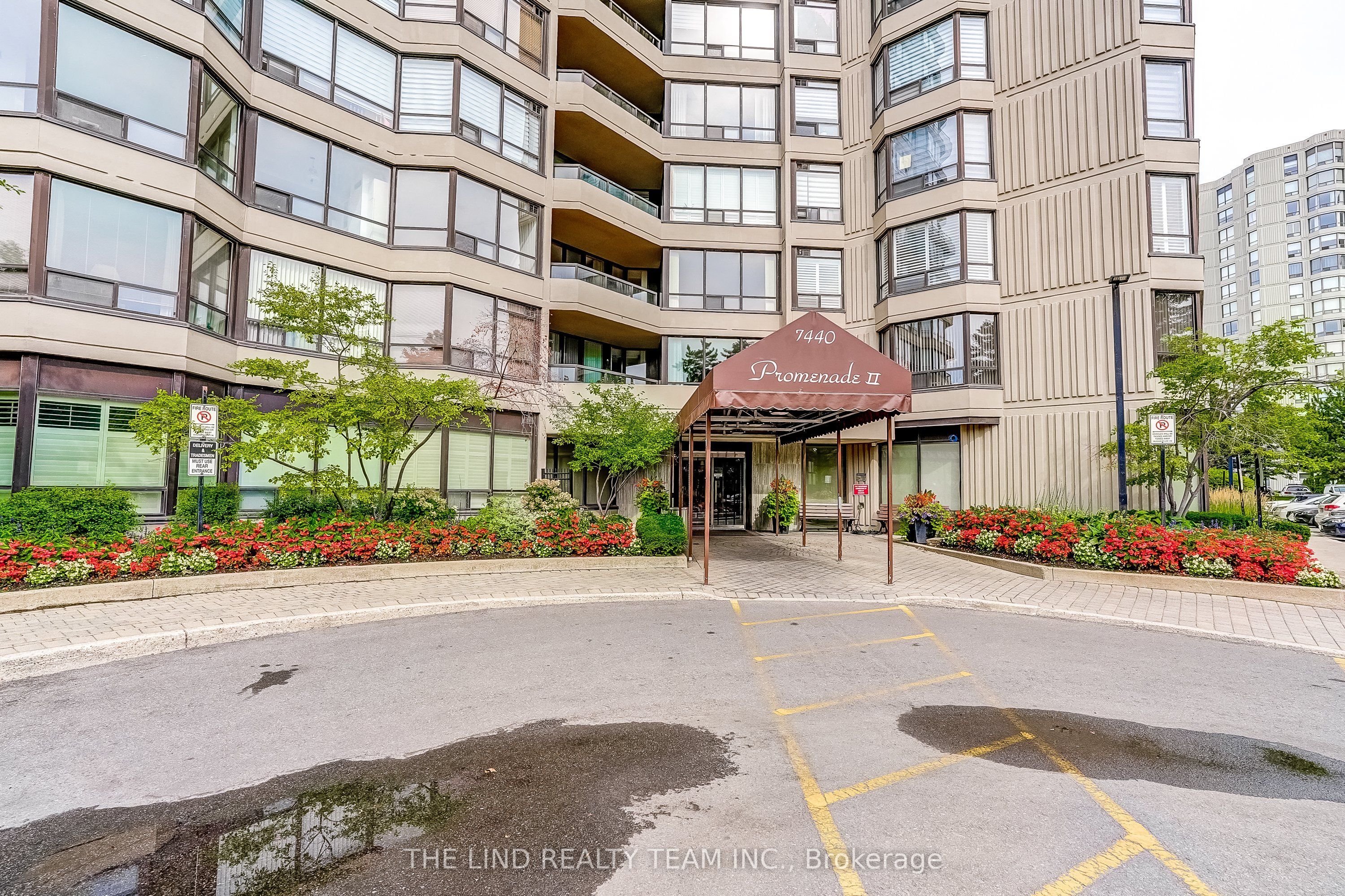 7440 Bathurst Street 1402, Vaughan, ON L4J 7K8 photo 4