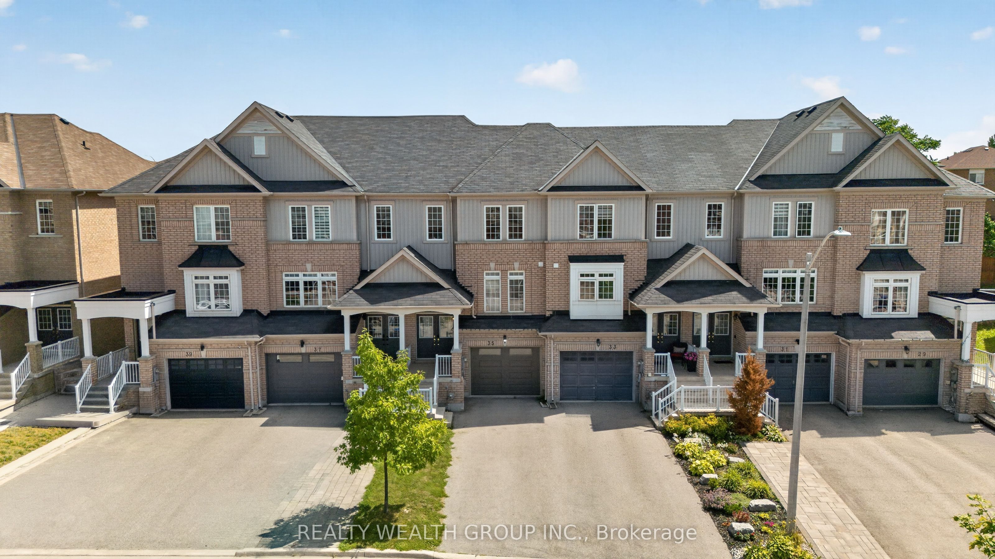 35 Matthewson Avenue, Bradford West Gwillimbury, ON L3Z 0P3 photo 2