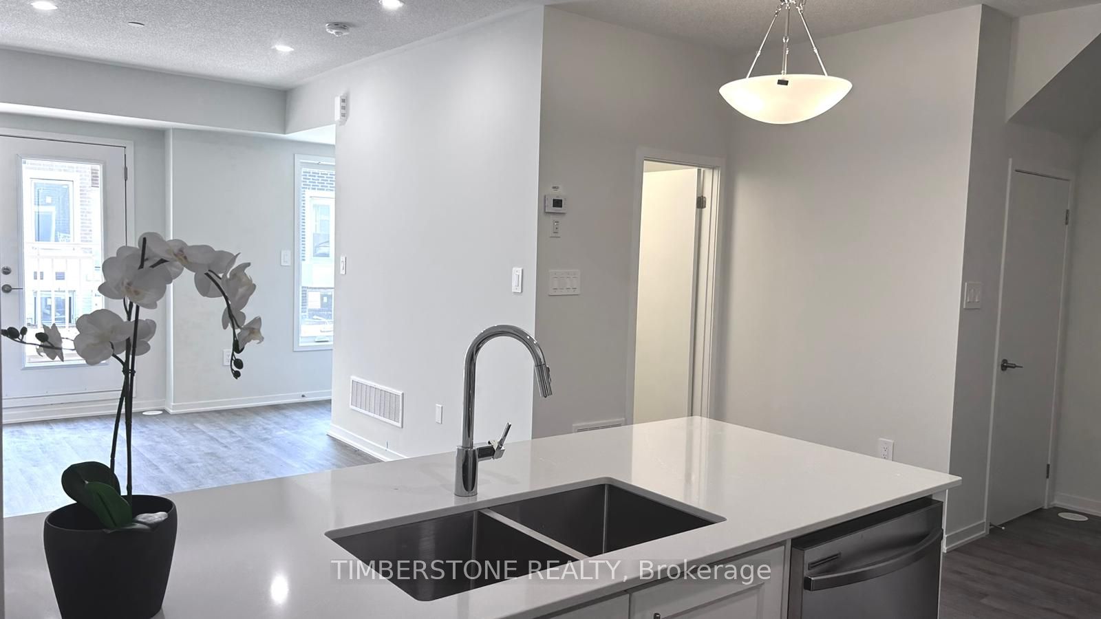 21 Honeycrisp Crescent 40, Vaughan, ON L4K 0N6 photo 3
