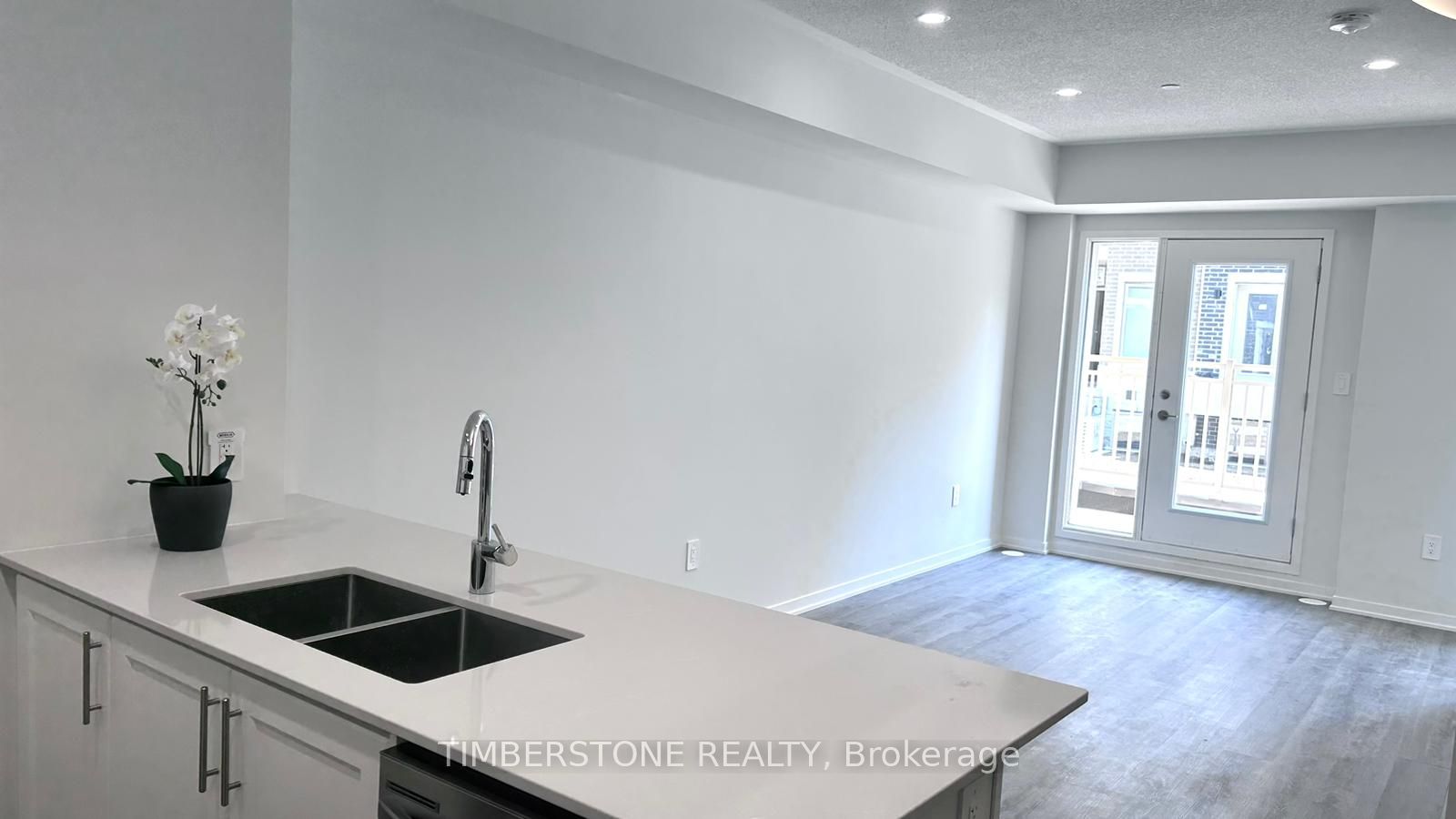 21 Honeycrisp Crescent 40, Vaughan, ON L4K 0N6 photo 4