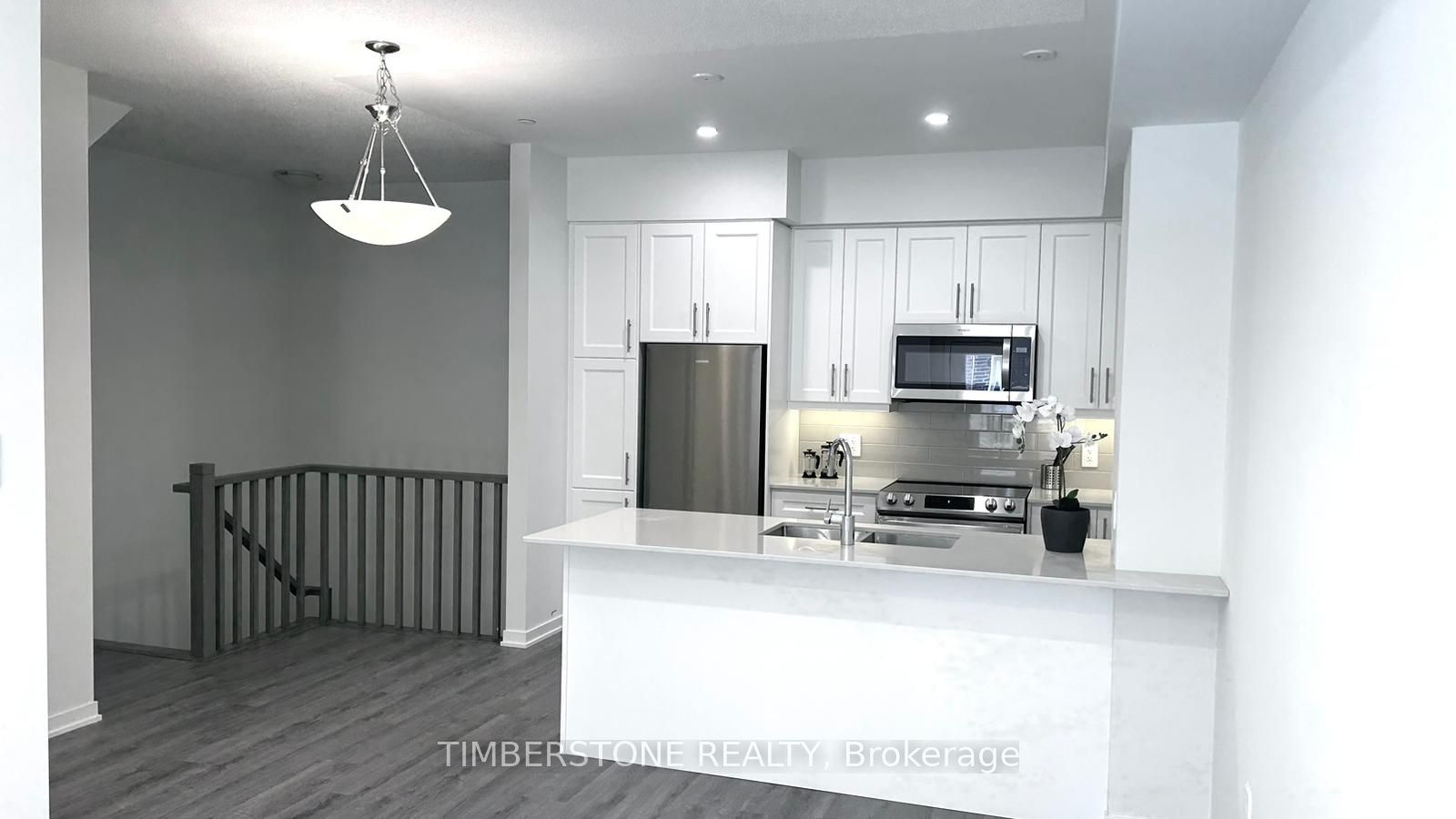 21 Honeycrisp Crescent 40, Vaughan, ON L4K 0N6 photo 5